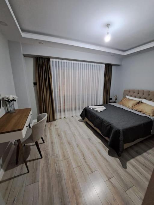 Villa Isra 5 plus 1 Bedroom Villa Private Pool and Garden