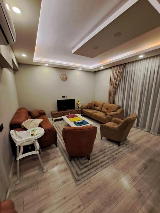 Villa Isra 5 plus 1 Bedroom Villa Private Pool and Garden