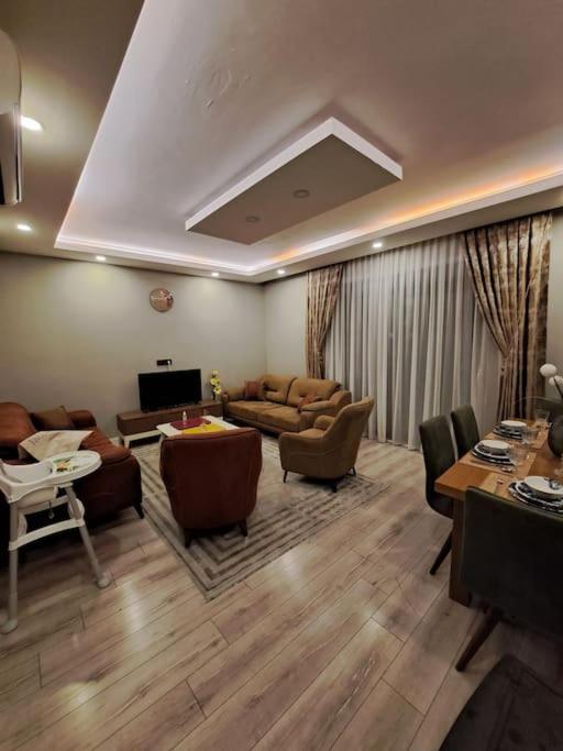 Villa Isra 5 plus 1 Bedroom Villa Private Pool and Garden
