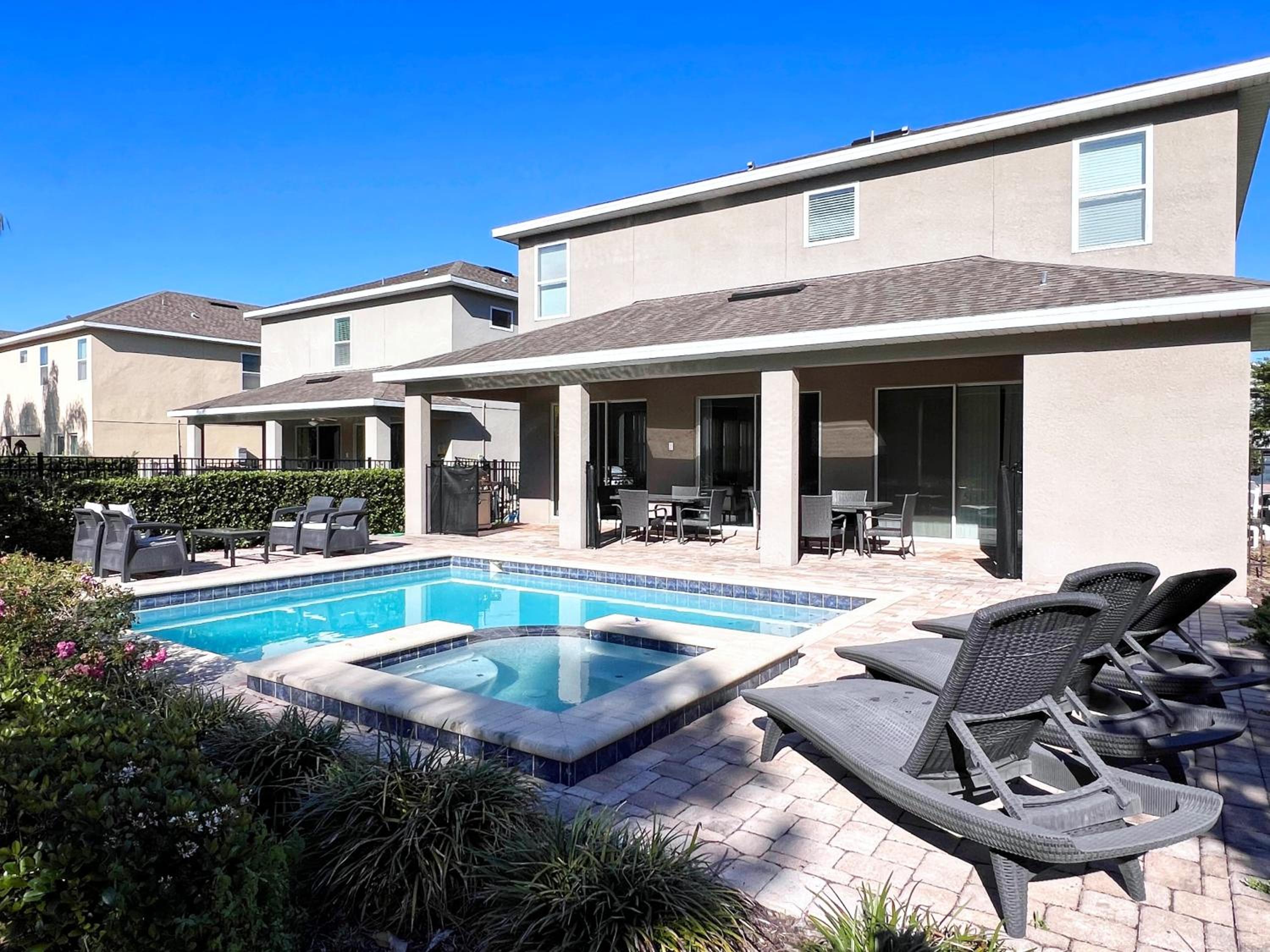 Gorgeous 9 Bed Pool Home with Game Room-7504MA
