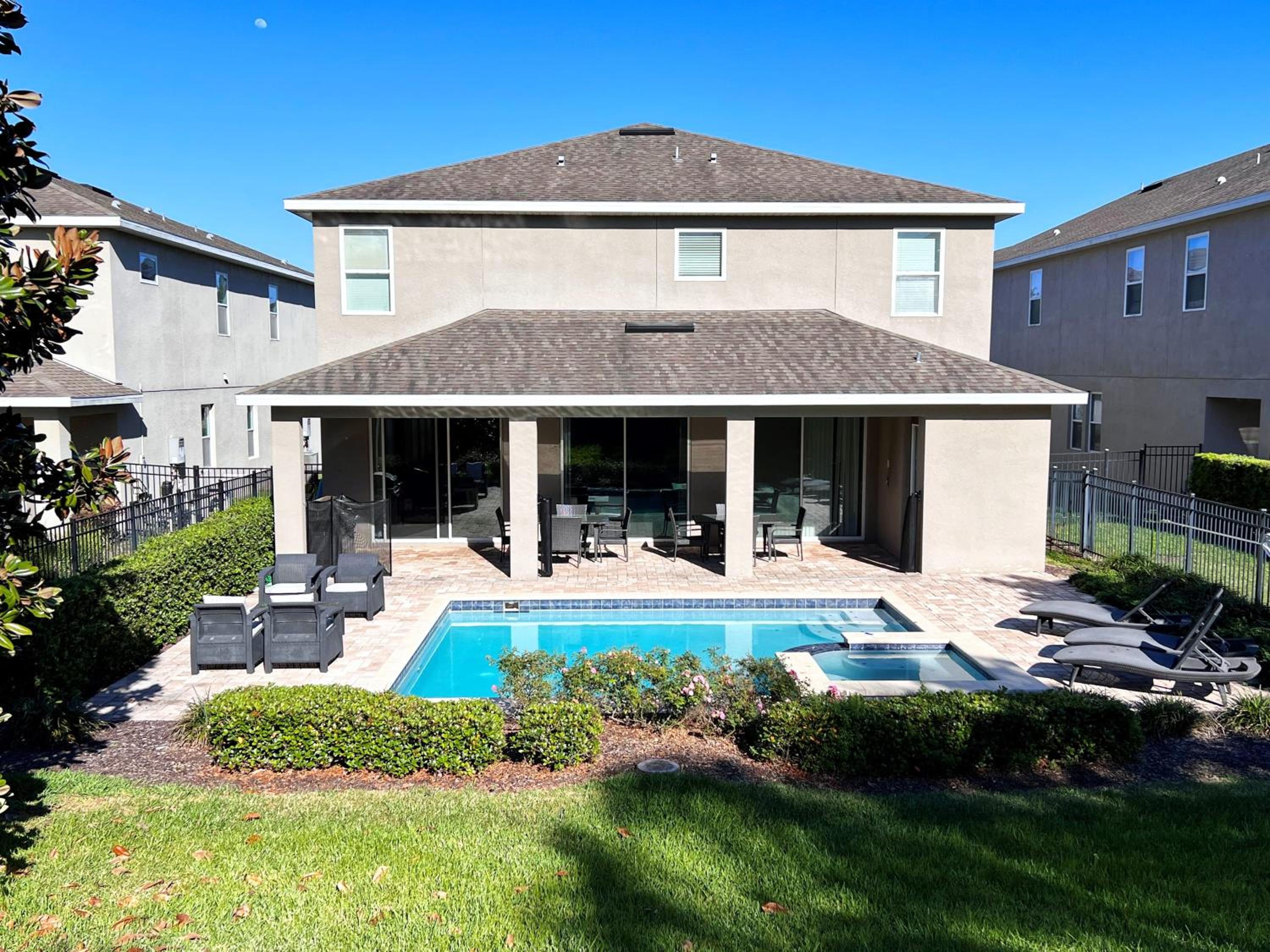 Gorgeous 9 Bed Pool Home with Game Room-7504MA