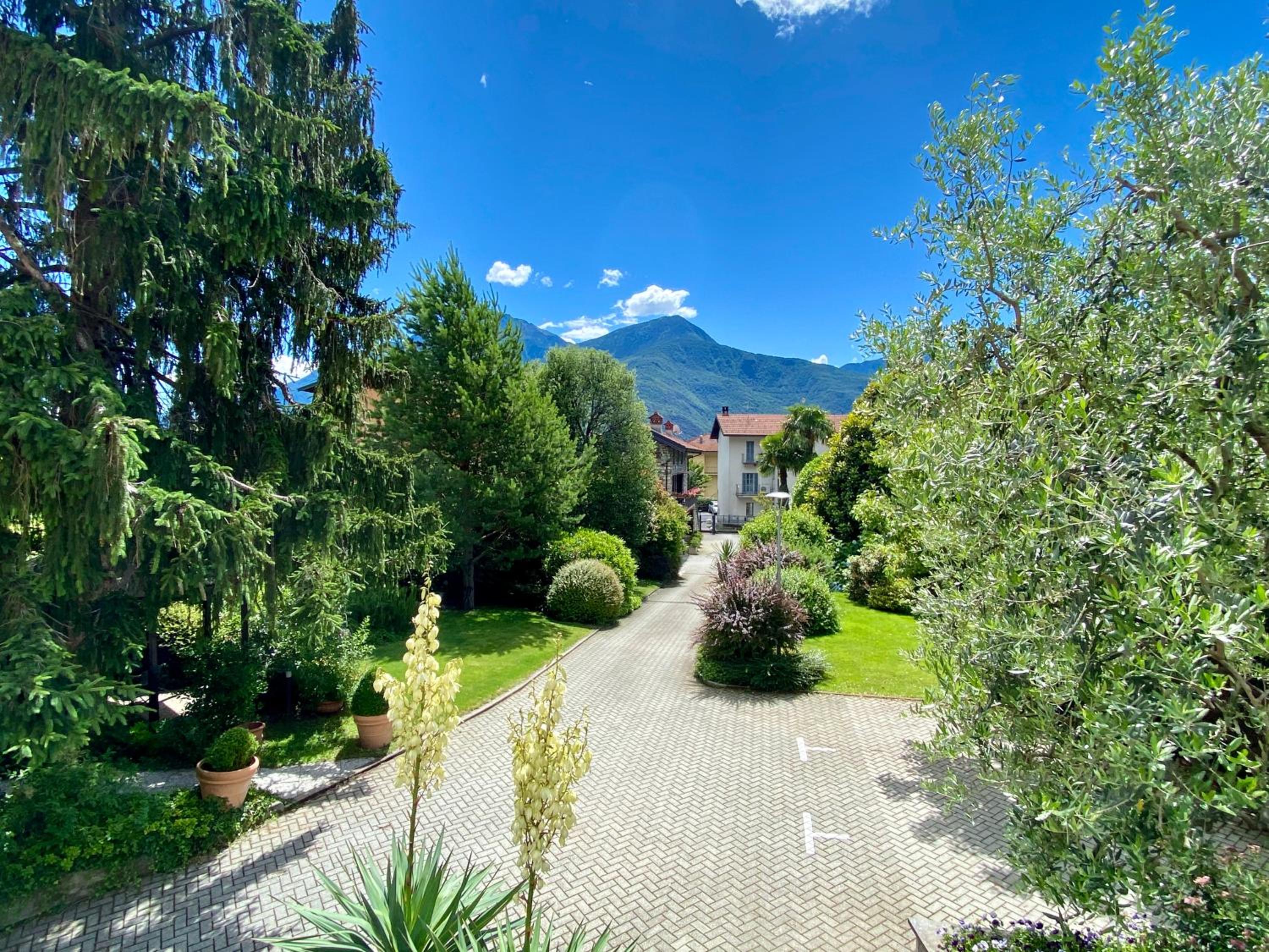 Ibiscus lago di Como view 2