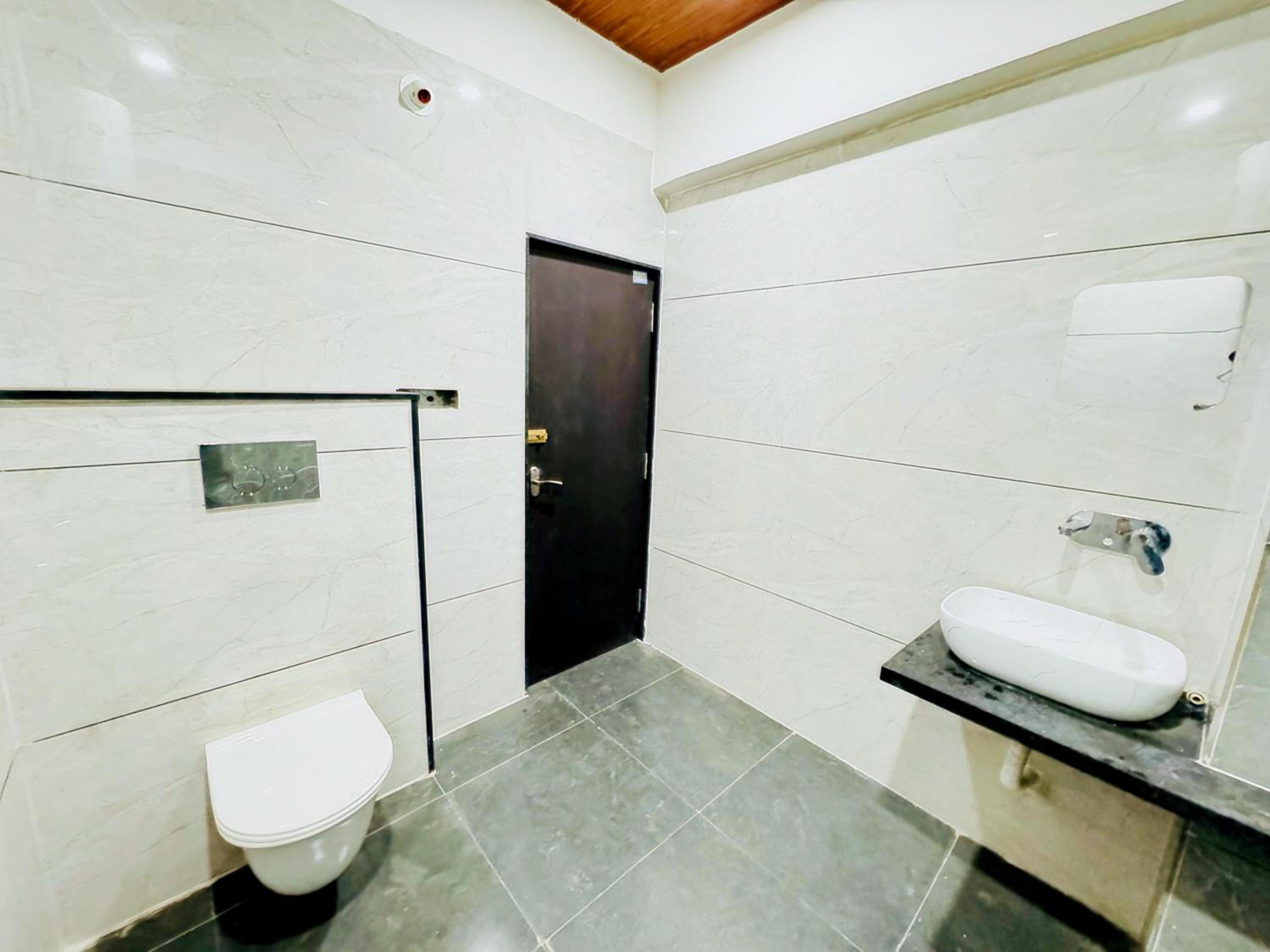 Home Escape Azure 3BHK Bunglow Near Apollo DB City