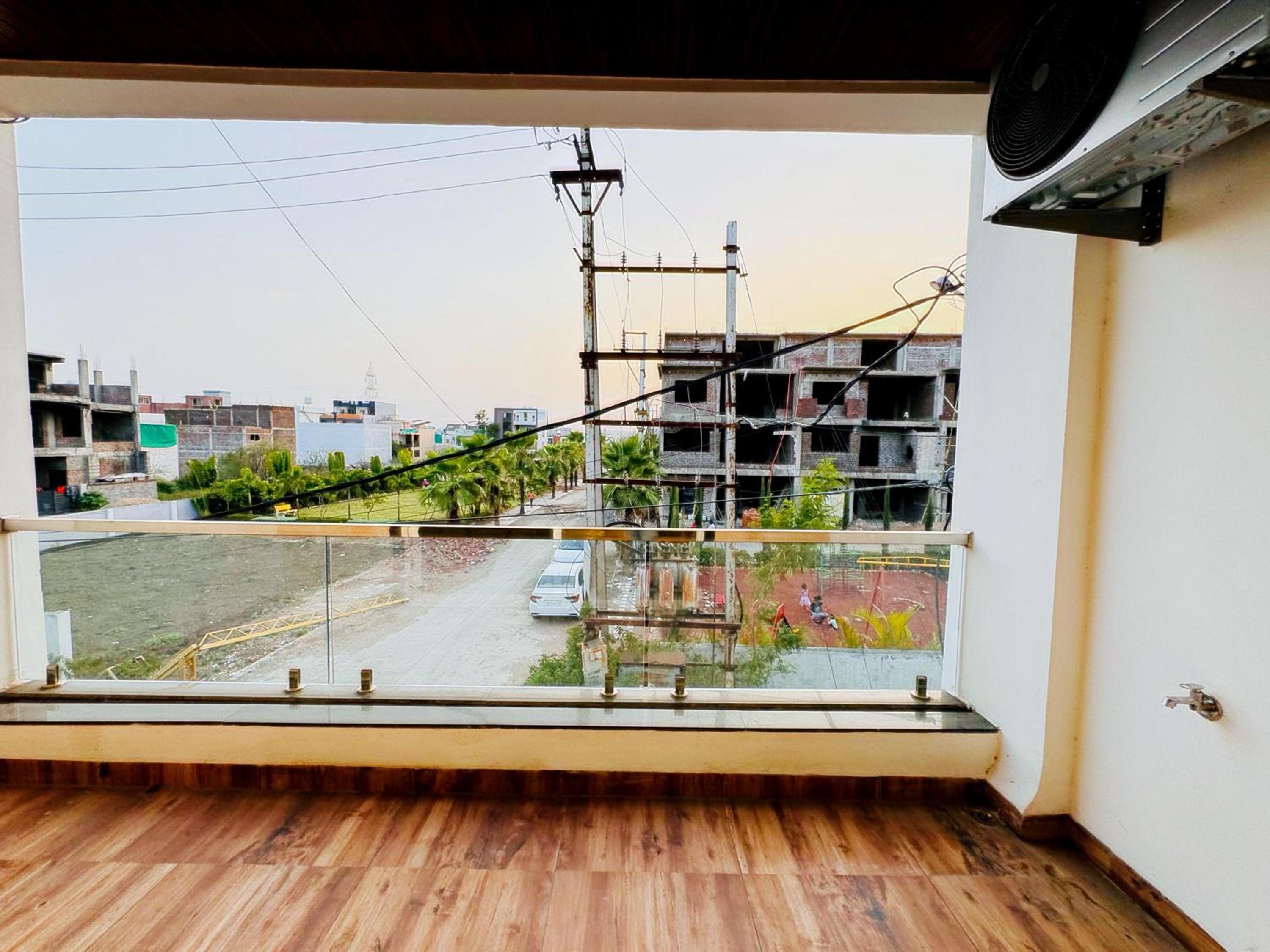Home Escape Azure 3BHK Bunglow Near Apollo DB City, photo 17