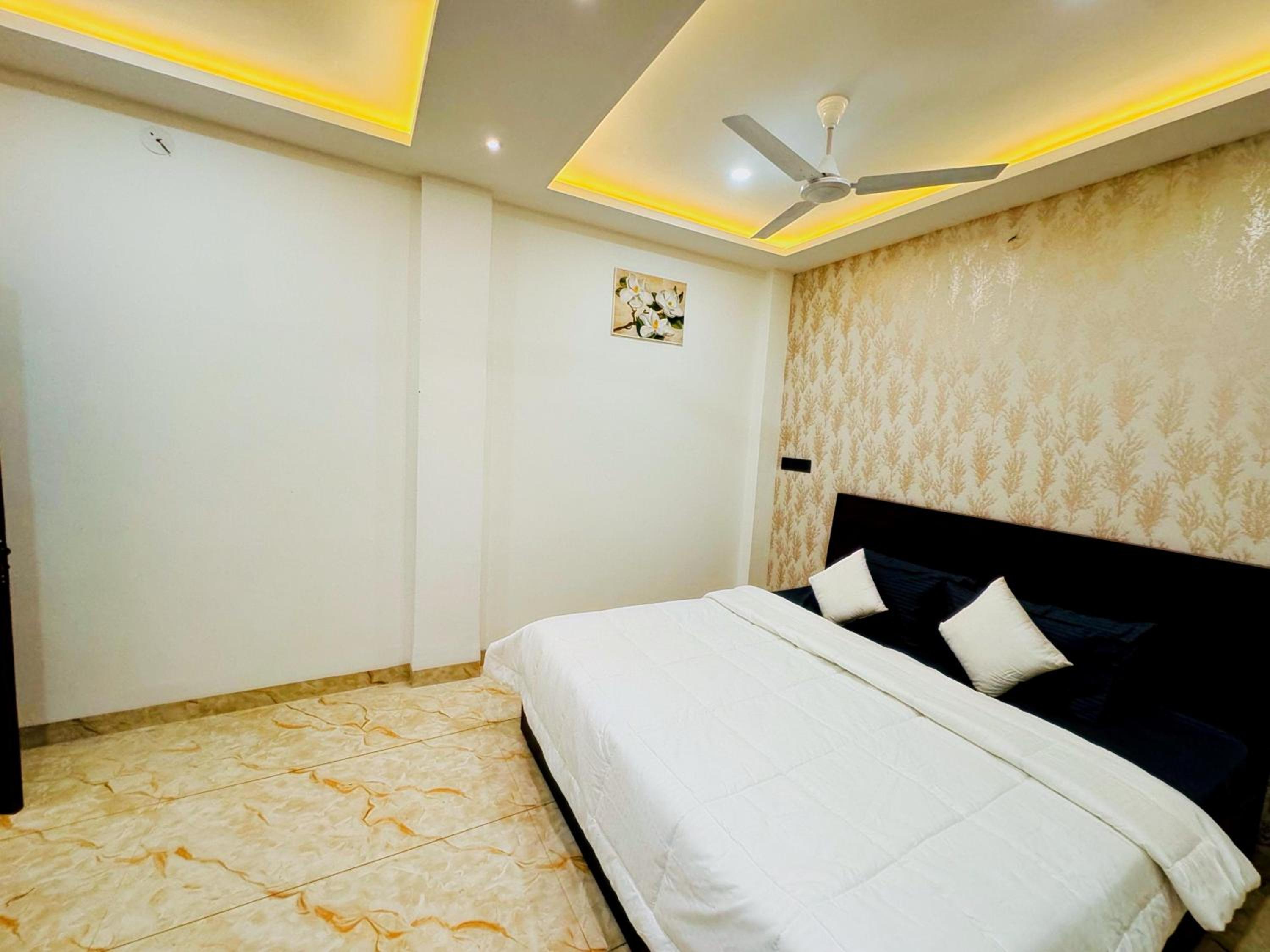 Home Escape Azure 3BHK Bunglow Near Apollo DB City