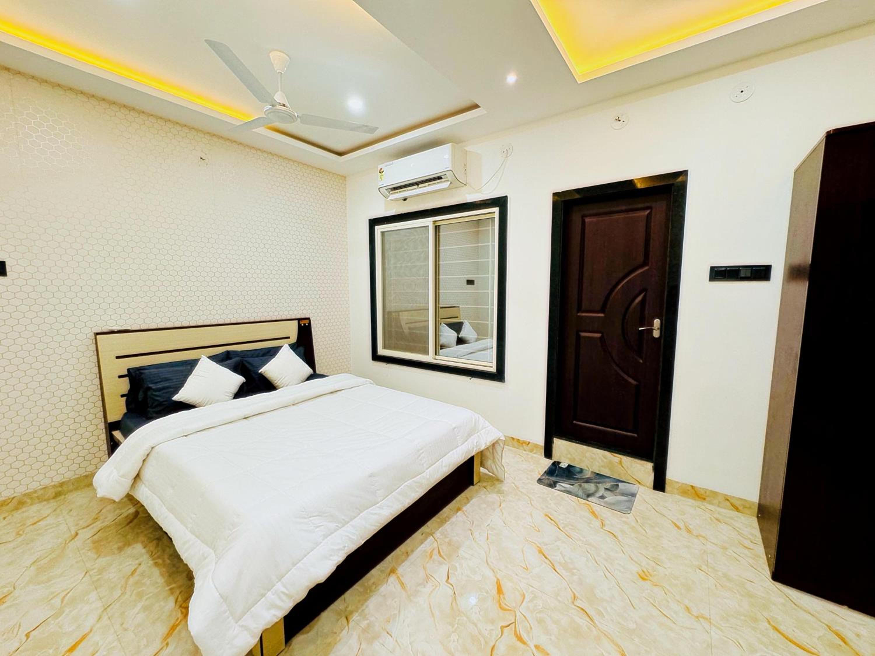 Home Escape Azure 3BHK Bunglow Near Apollo DB City