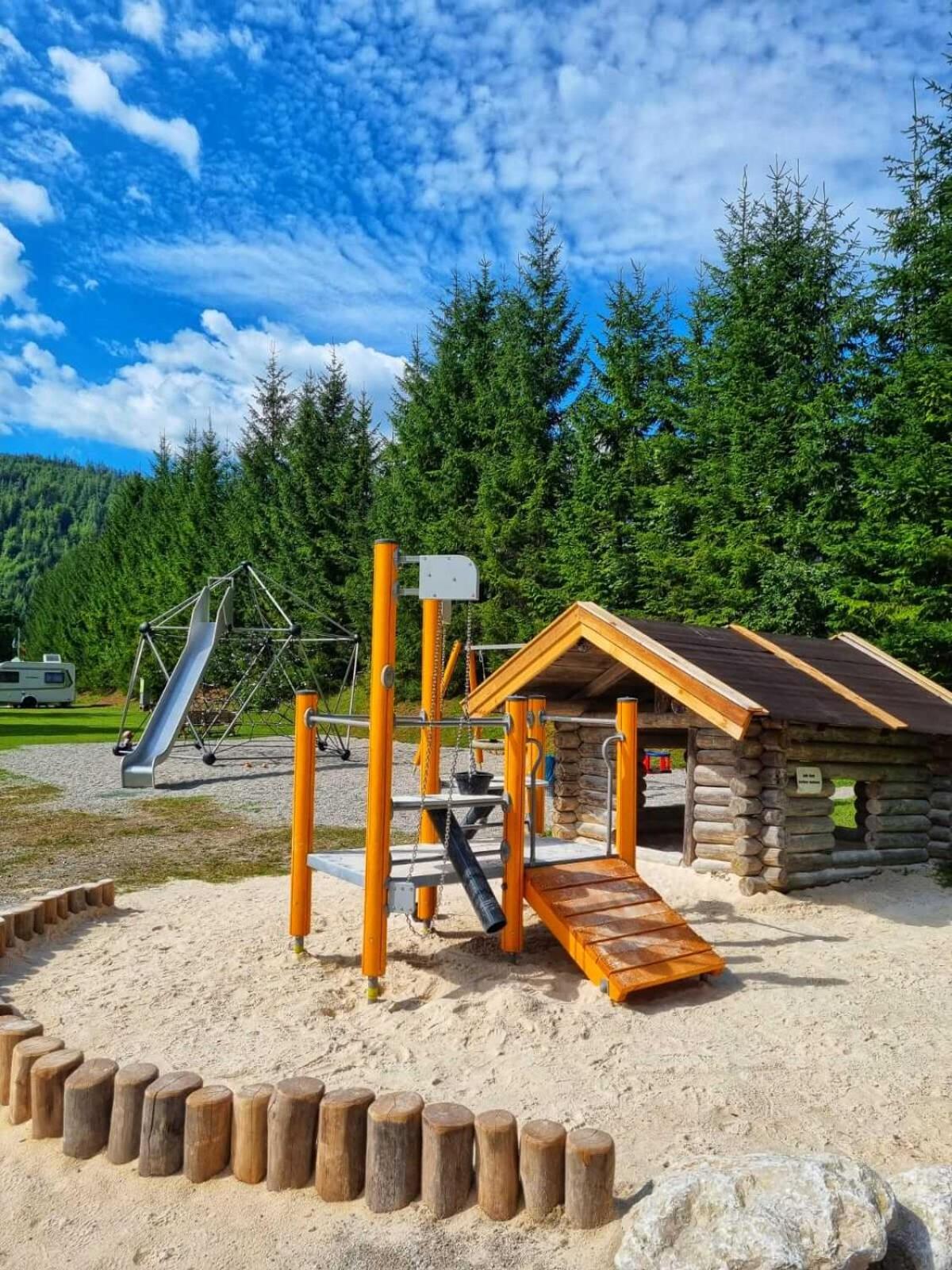 Camping & Ferienunterkünfte Steinplatte