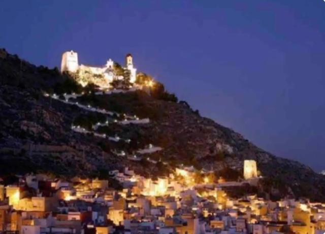 Cerca del mar, ascensor, descuentos semanales 4 personas