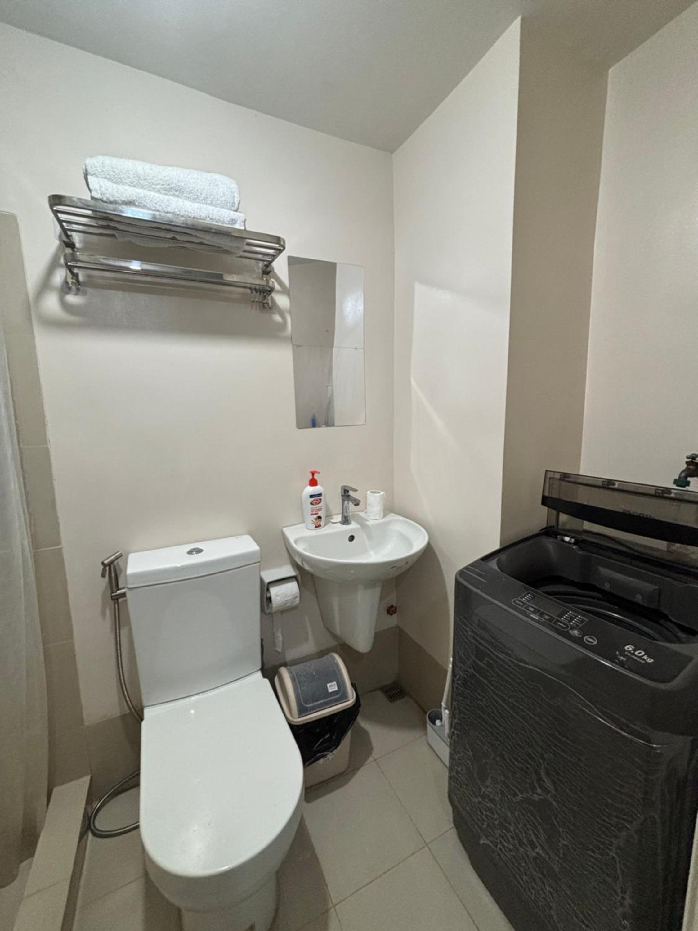 Condo in Silang Fullerton Suites - near tagaytay and nuvali view 3