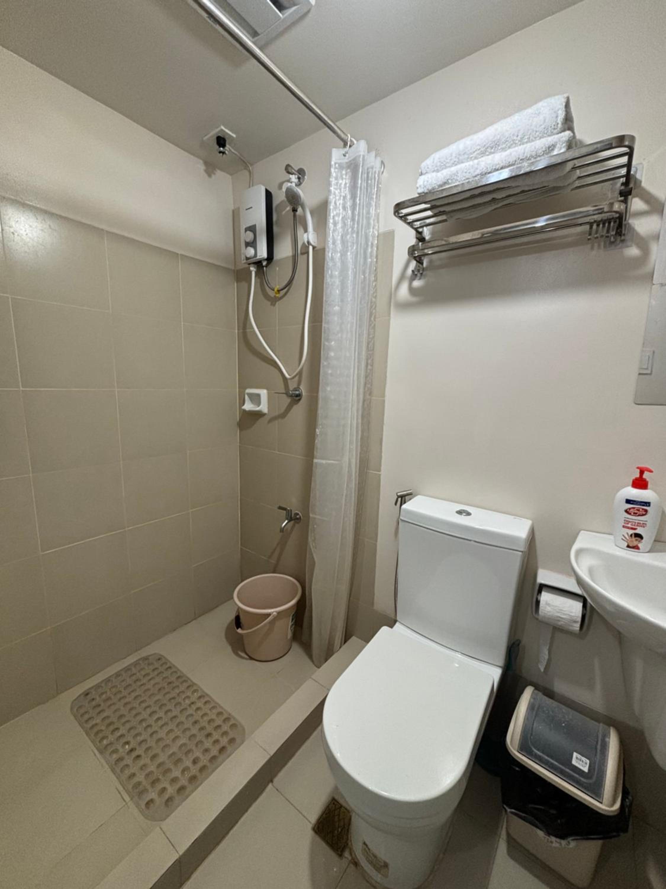 Condo in Silang Fullerton Suites - near tagaytay and nuvali view 2