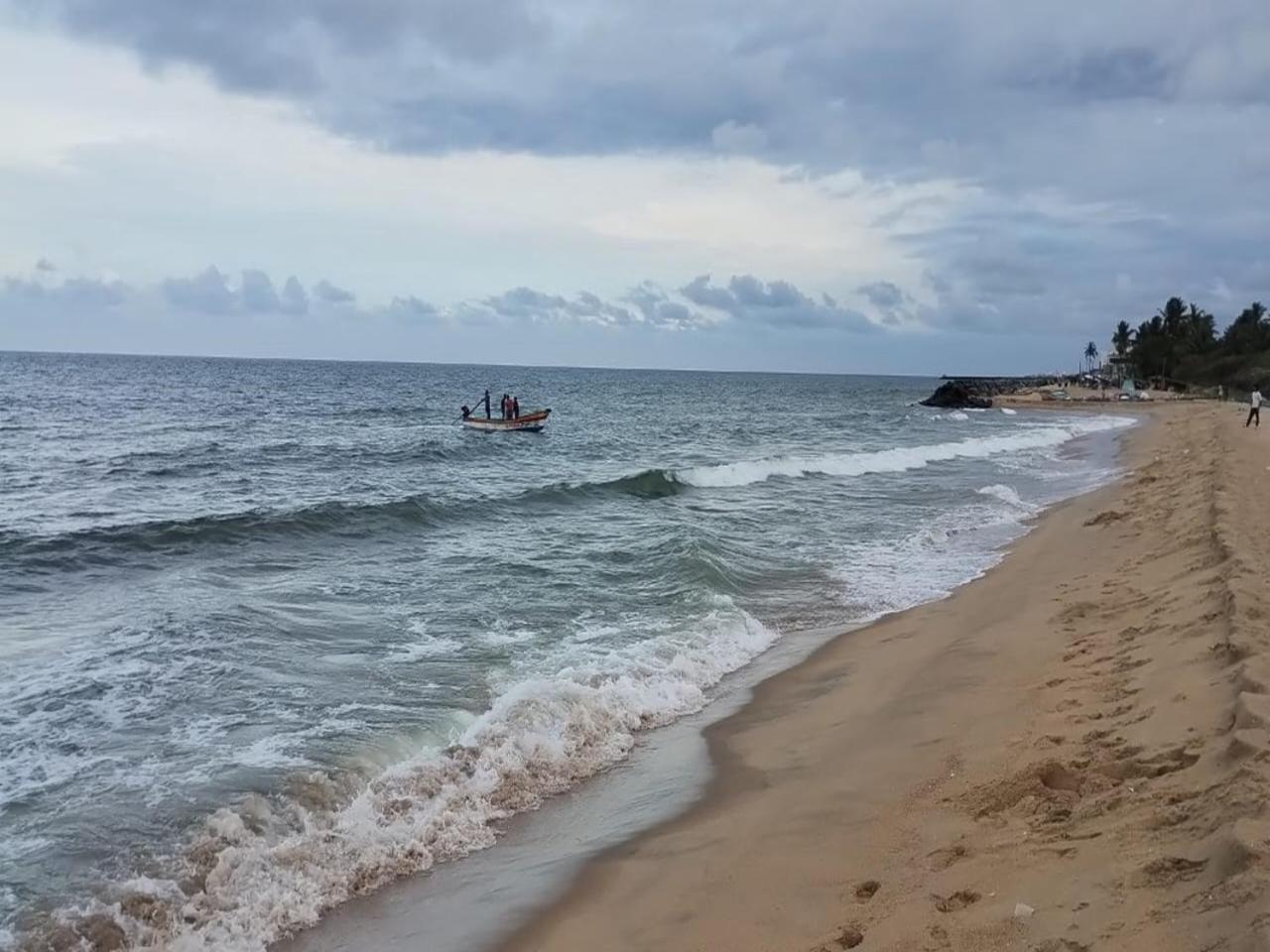 Wee wave whisper hut view 5
