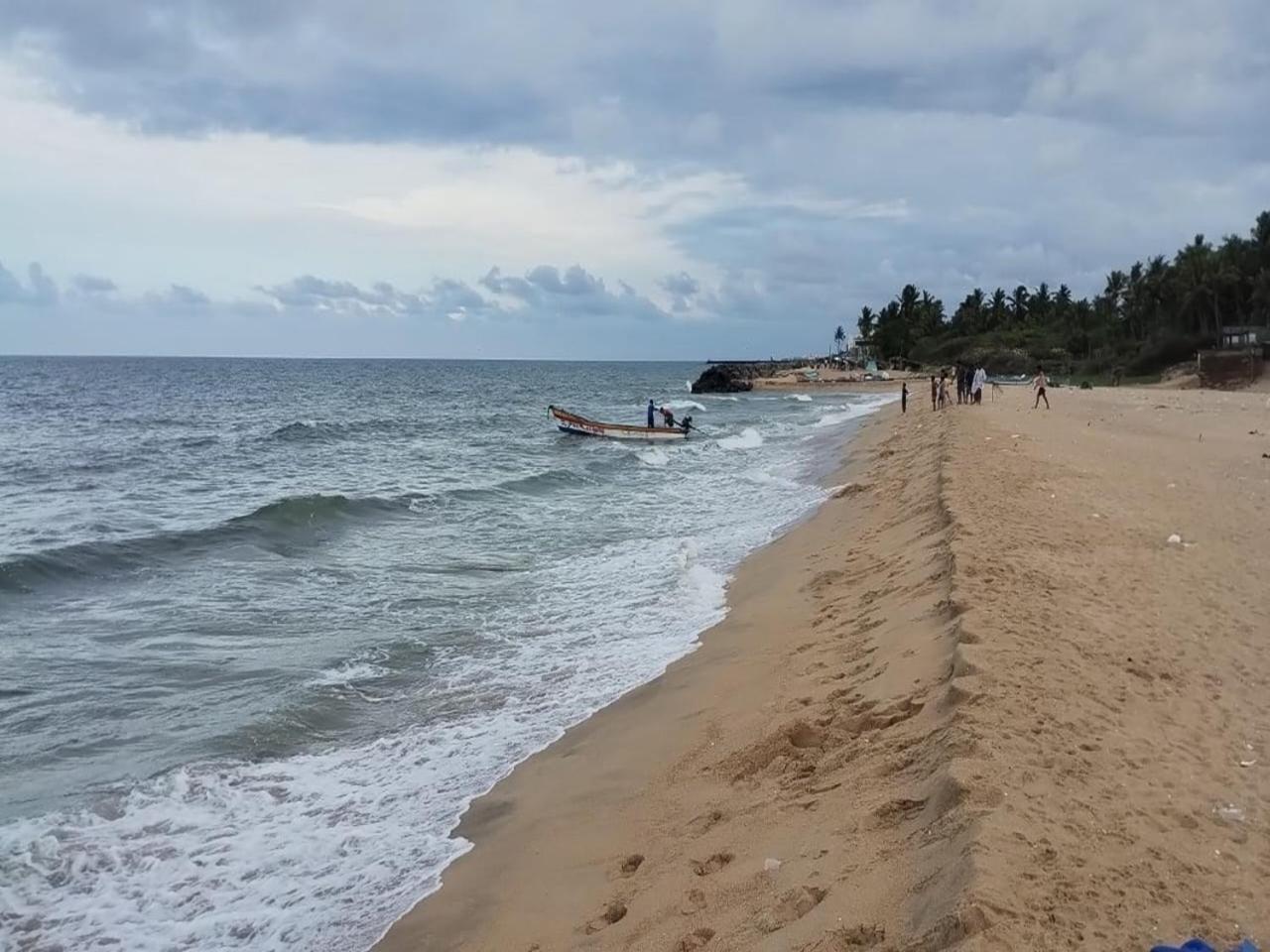 Wee wave whisper hut view 3
