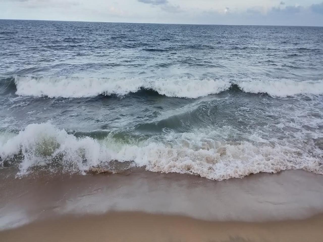 Wee wave whisper hut view 4