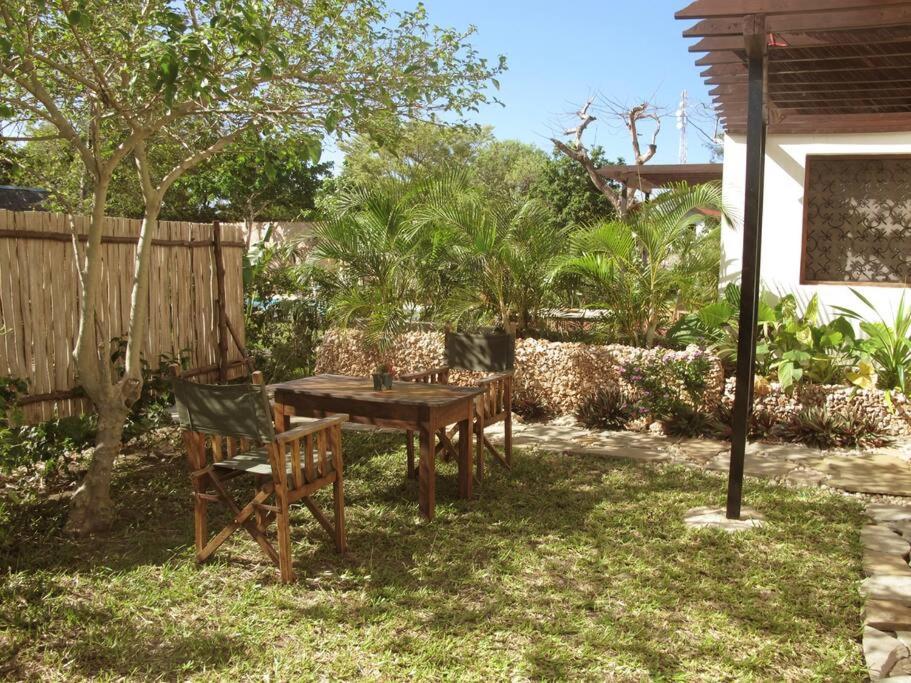 Swahili style one bedroom guest house view 3