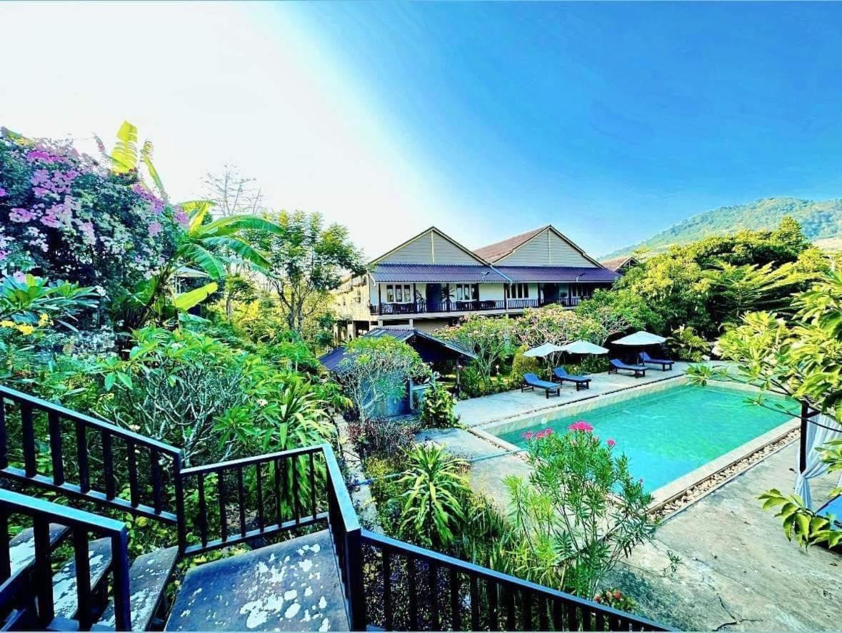Chompey Resort