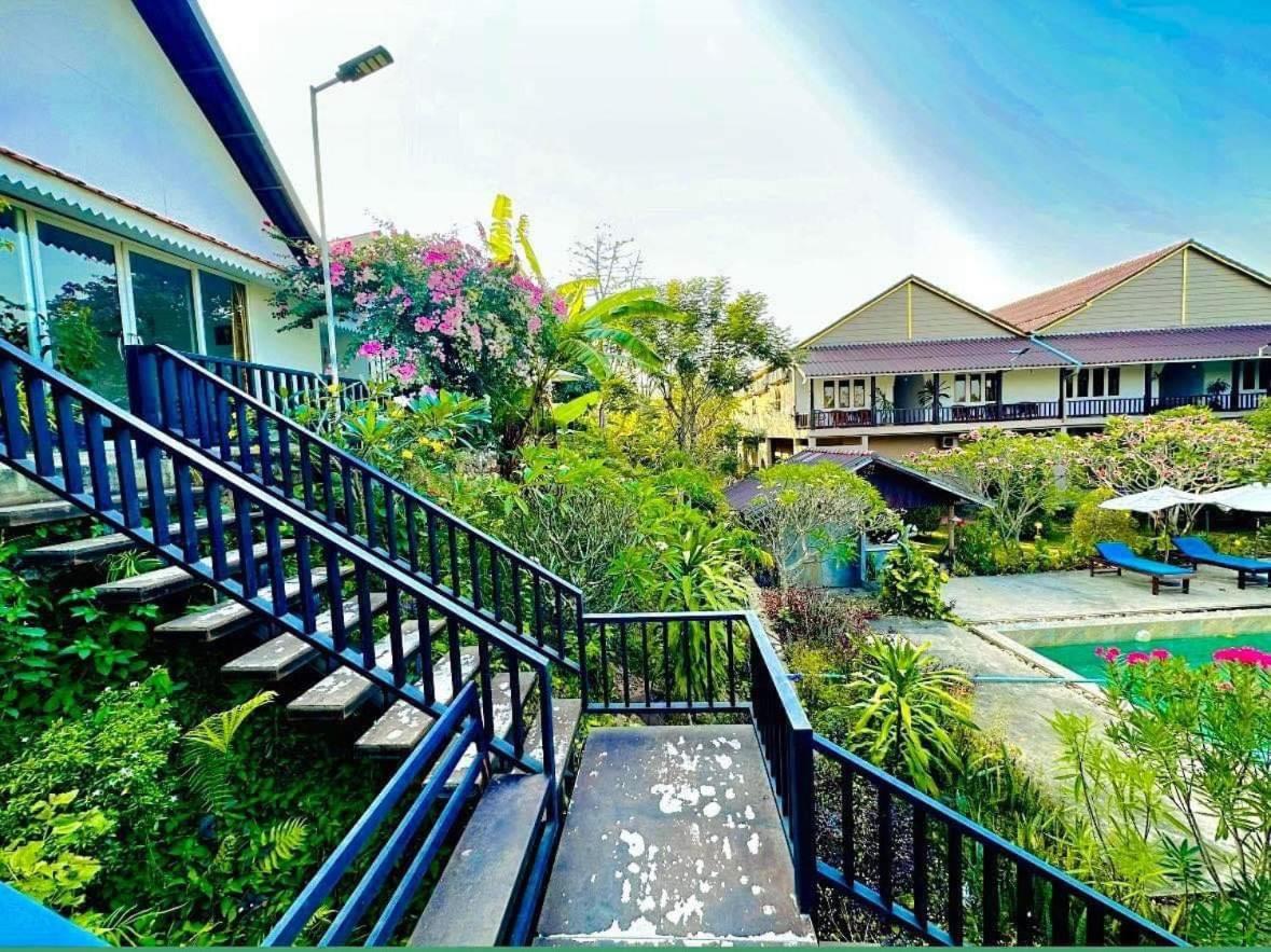 Chompey Resort