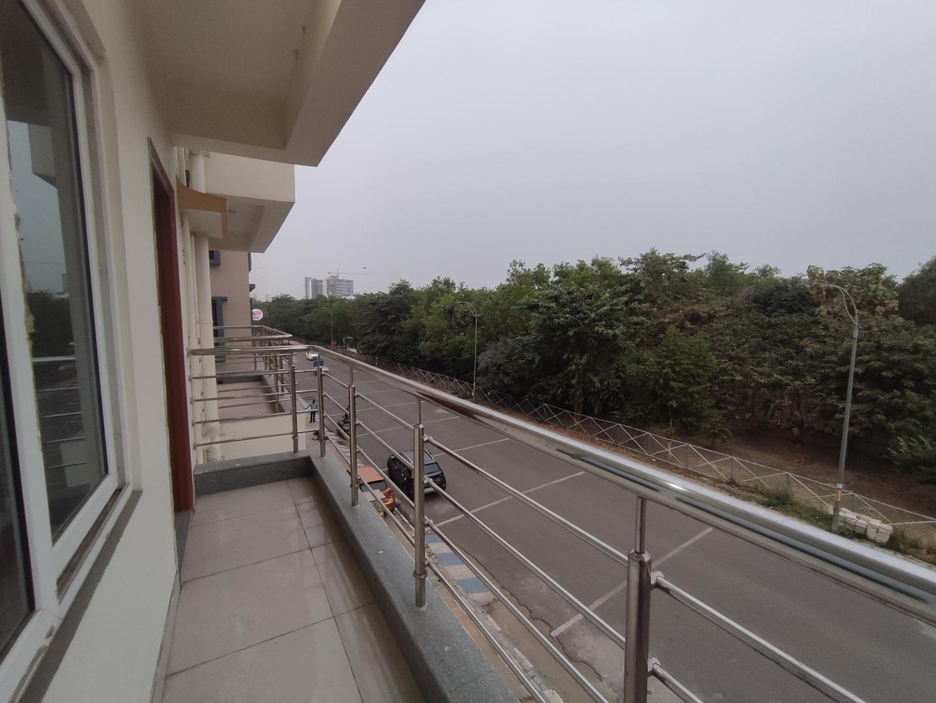 OASIS' APARTMENT view 3
