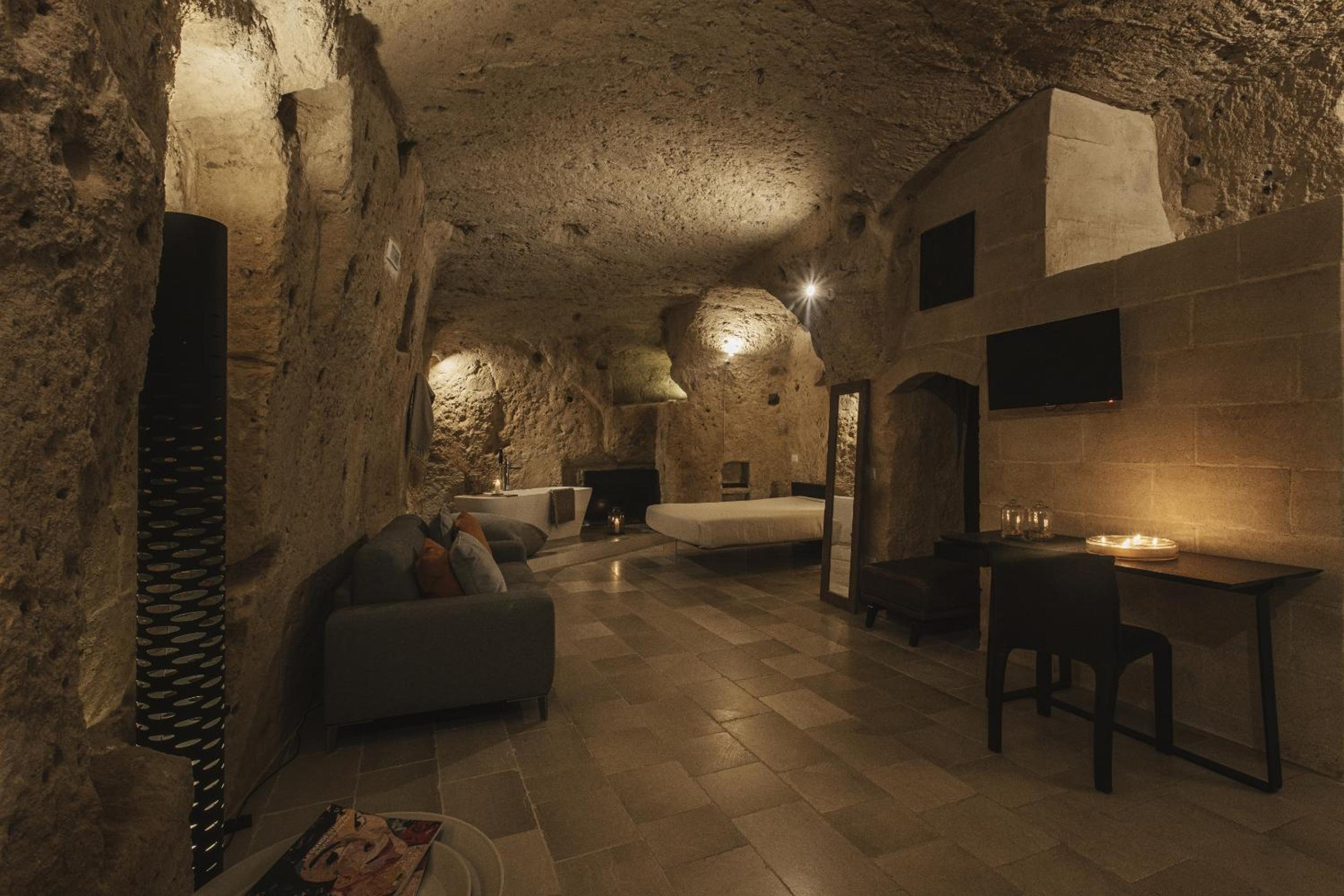 Aque cave en Matera — hotel room