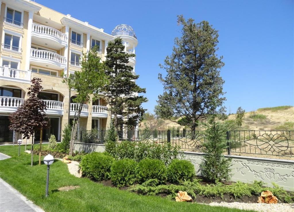 Charming Two-Bedroom Apartment in Villa Roma