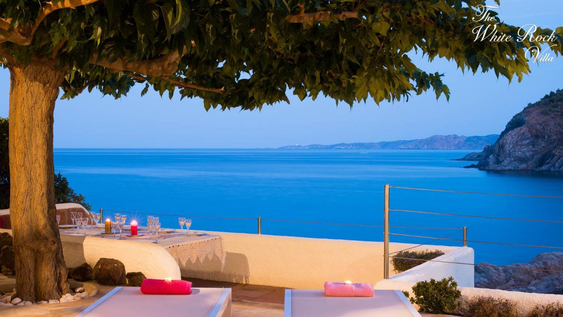 White Rock Villa with breathtaking views and pool photo 2