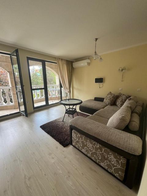 Charming Two-Bedroom Apartment in Villa Roma