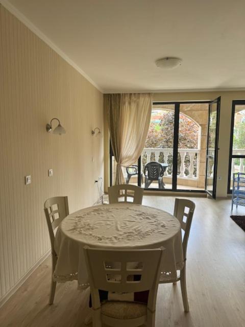 Charming Two-Bedroom Apartment in Villa Roma