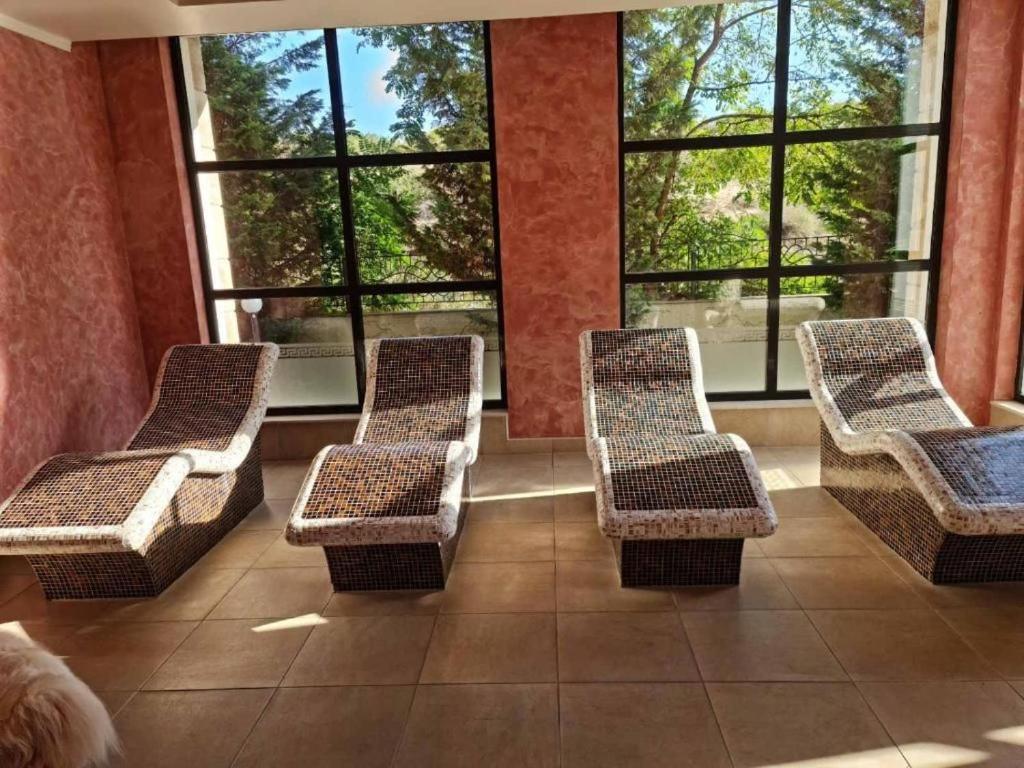 Charming Two-Bedroom Apartment in Villa Roma