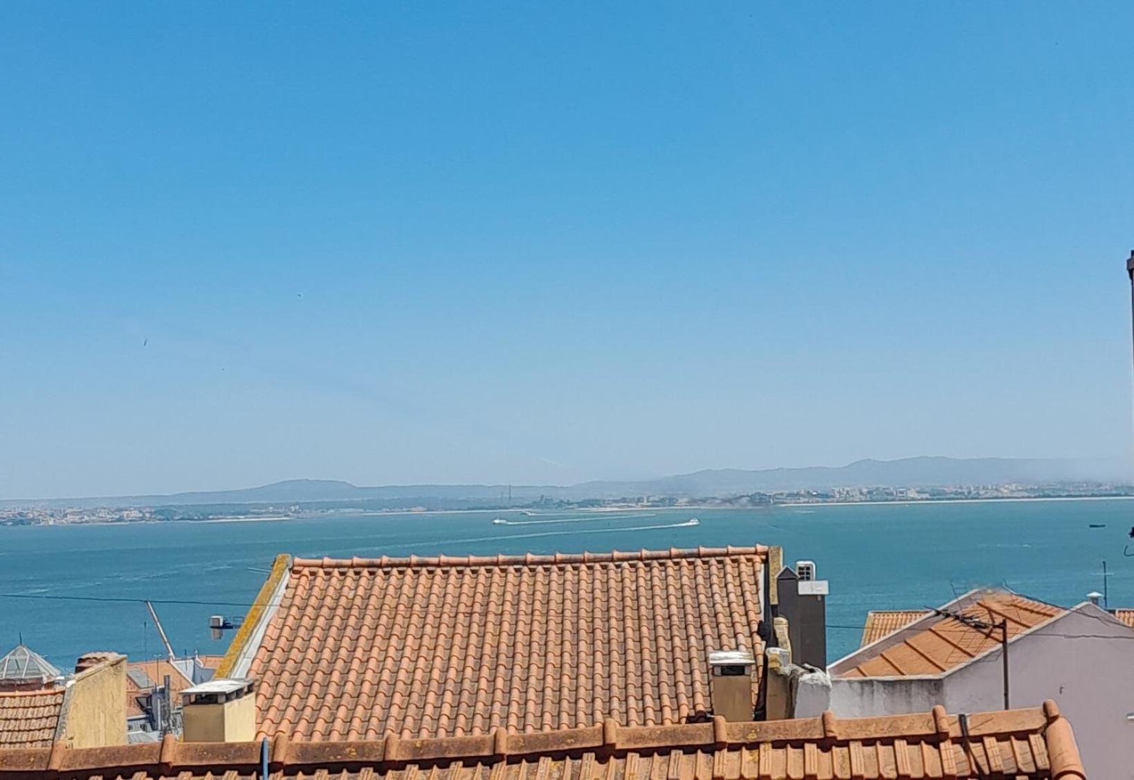 Lisbon Sun River View Balcony Apt view 4