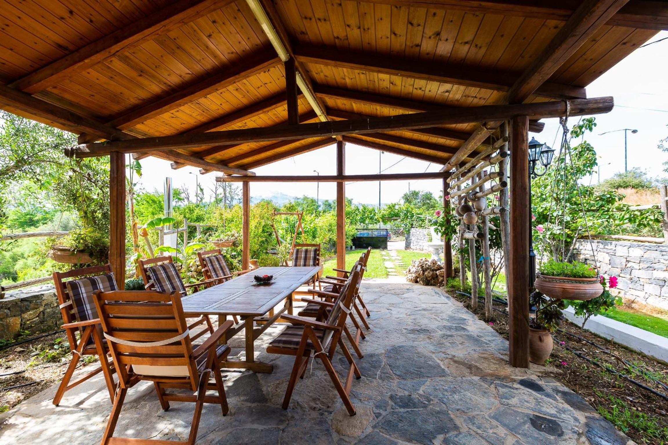 Villa Eleftheria: 5 bedroom villa with Pool & Jacuzzi in Panormo! view 2