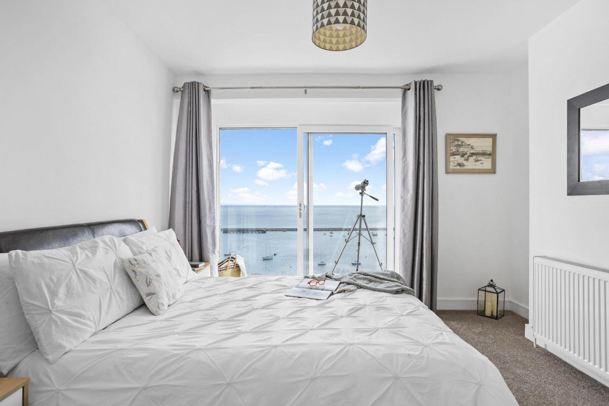 Lighthouse View - Woodburner & Sea Views view 5