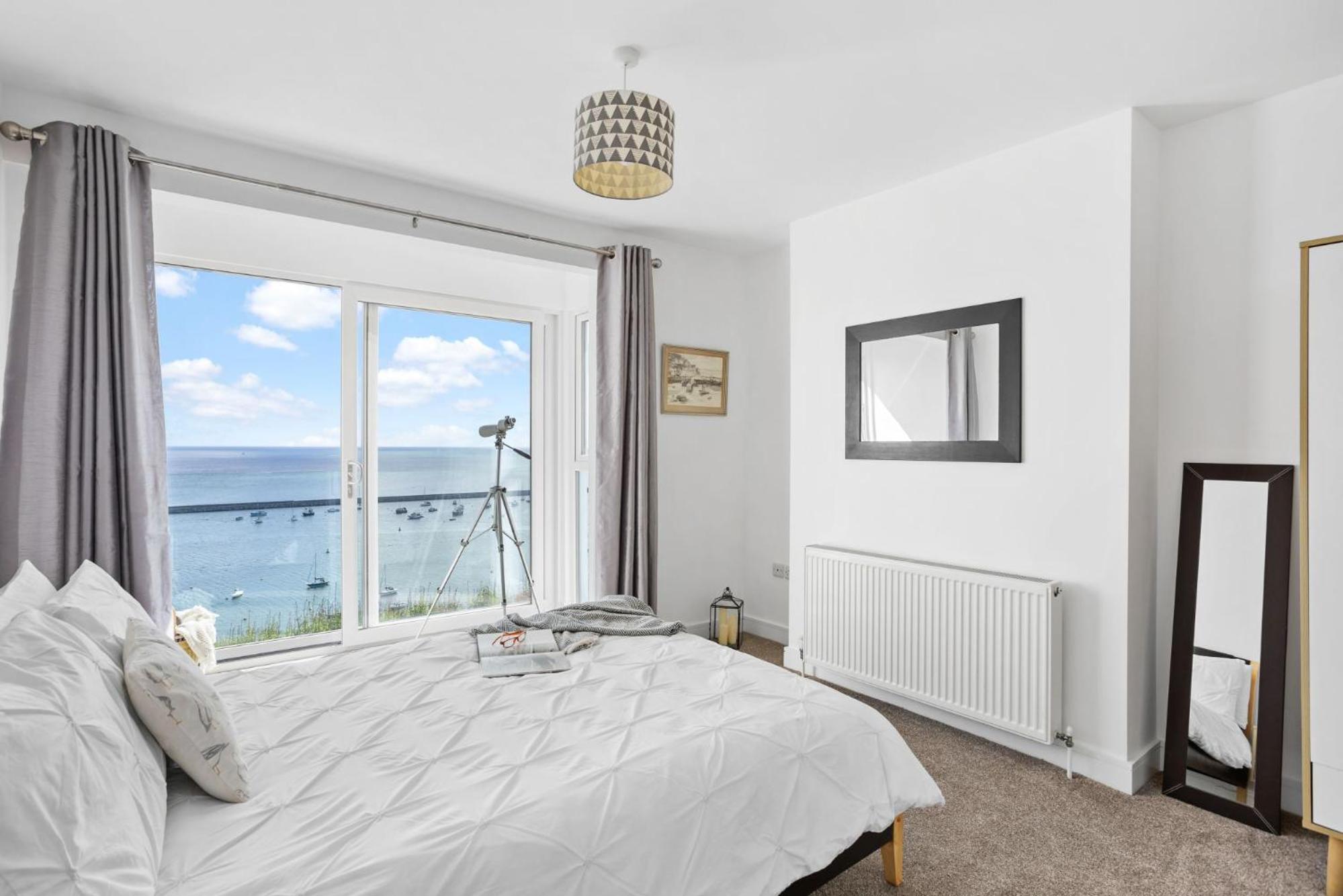 Lighthouse View - Woodburner & Sea Views view 4