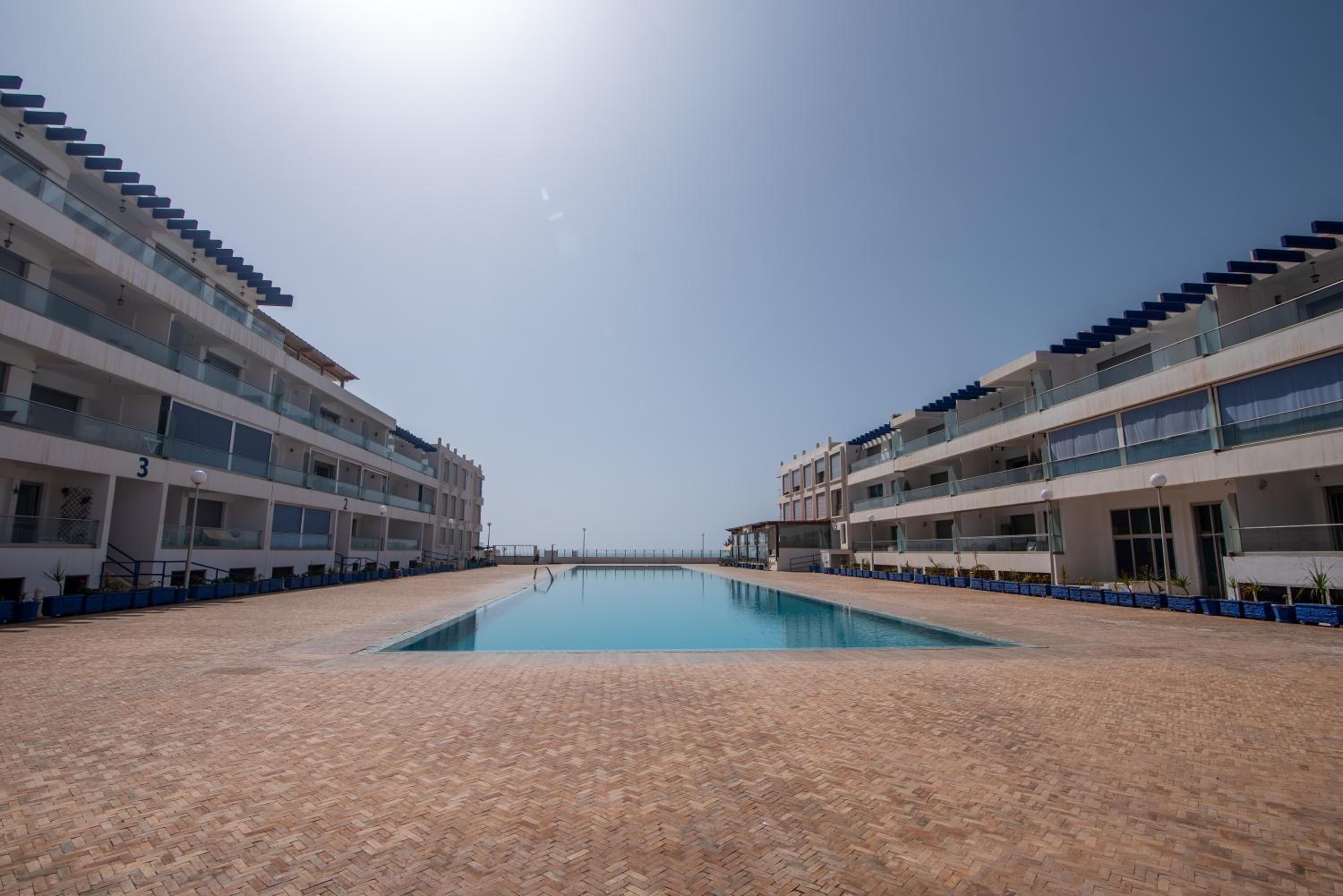 Appartement pied dans l’eau avec piscine view 2