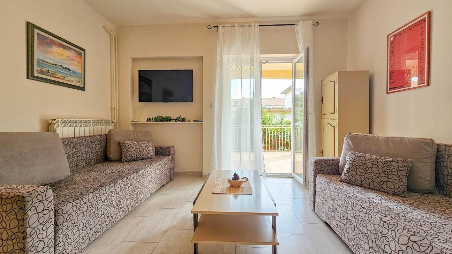 Romana 1 view 2