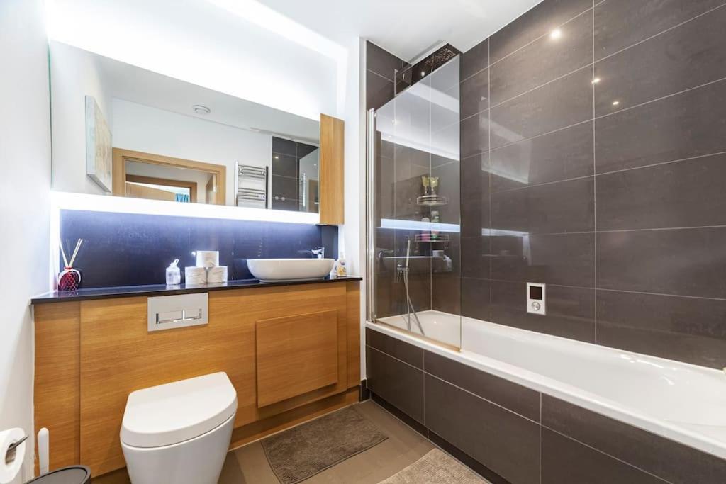 Modern 1-bed with Panoramic View In Central London