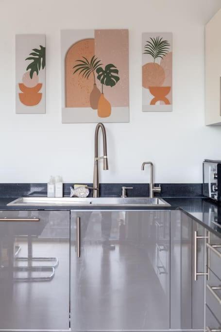 Modern 1-bed with Panoramic View In Central London