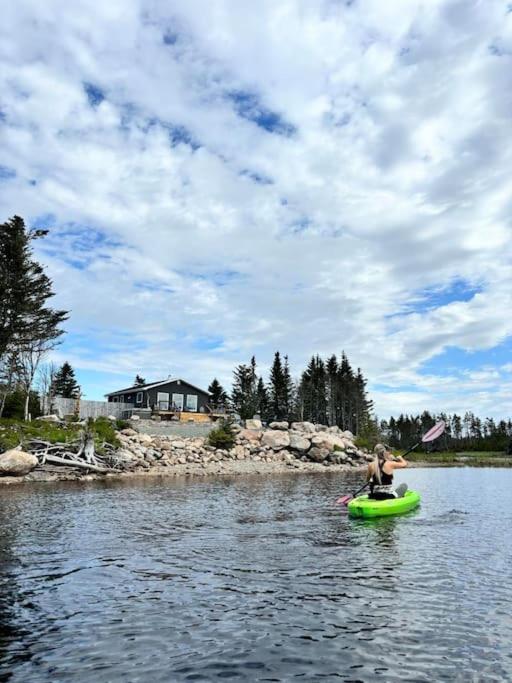 Unique & Private Waterfront Lake Cottage with Luxury Hot Tub