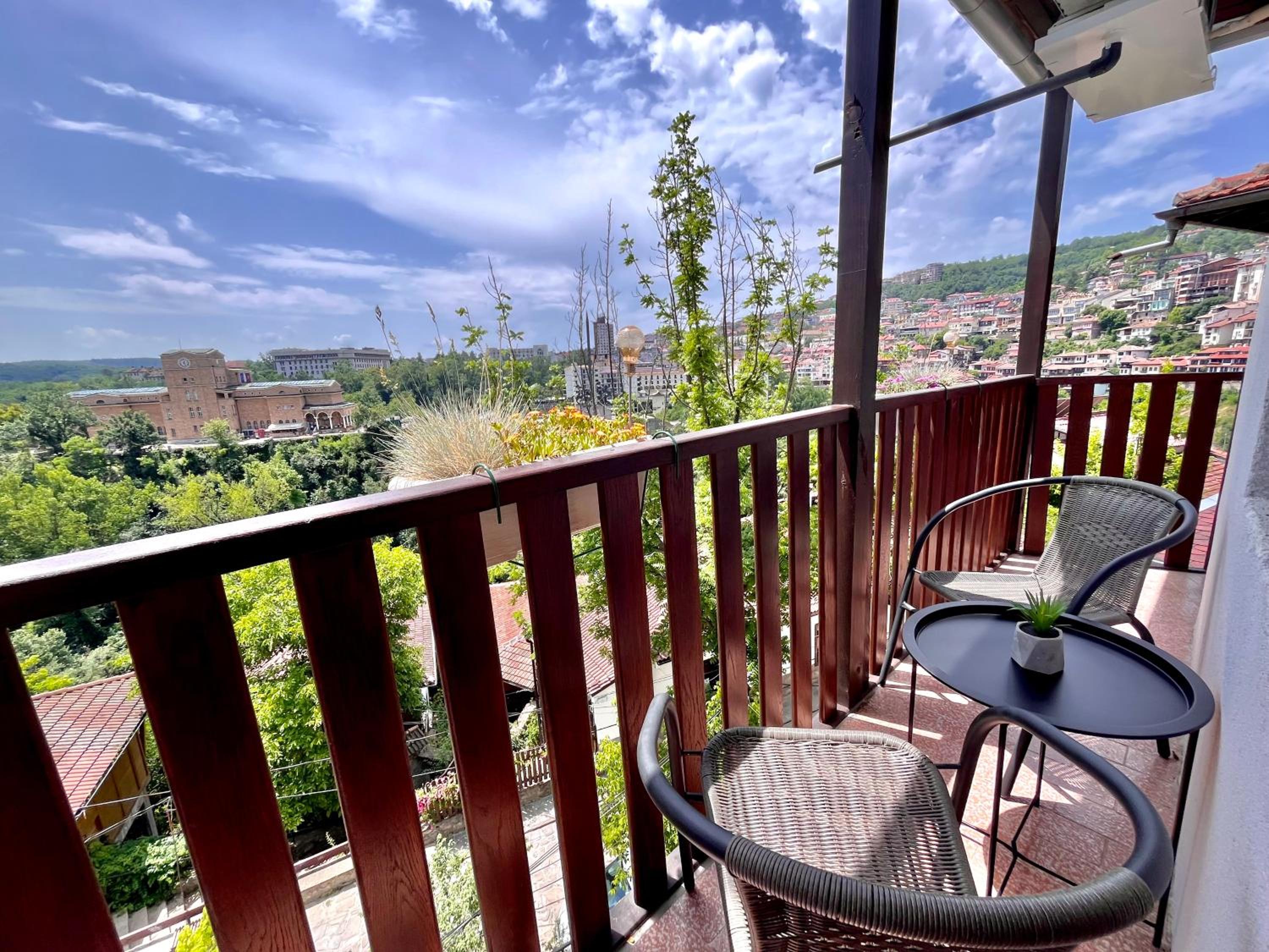 The Green Guest House-Amazing View, Top Location, Entire House