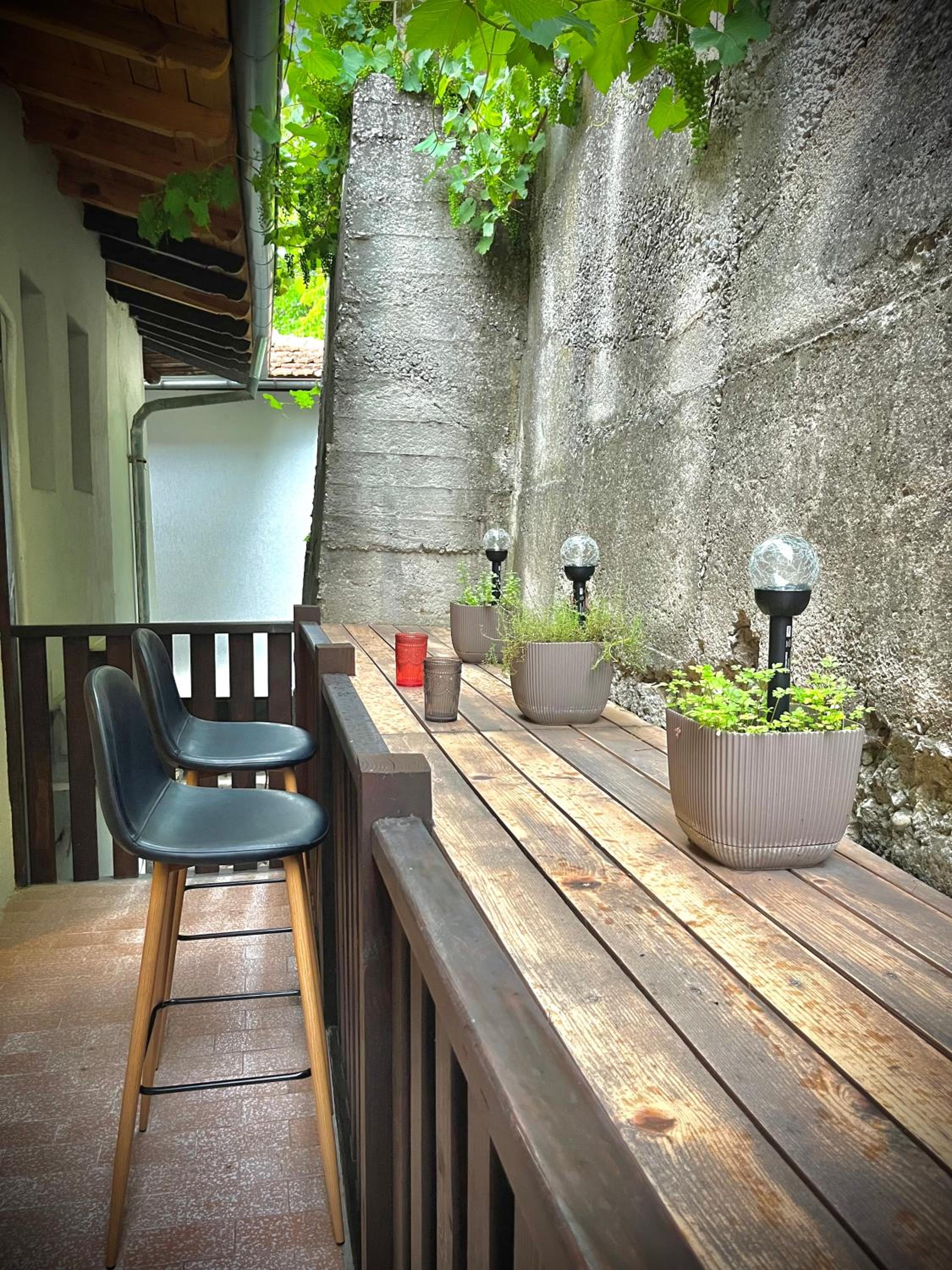 The Green Guest House-Amazing View, Top Location, Entire House
