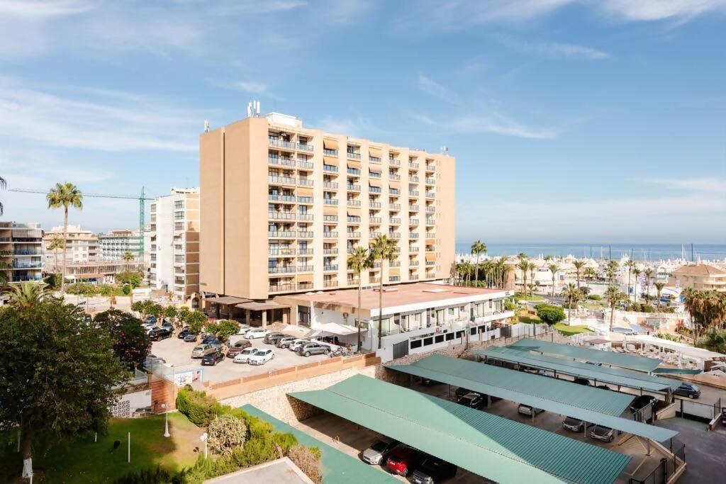 Amplio con vistas al mar y piscina en Benalmádena view 5