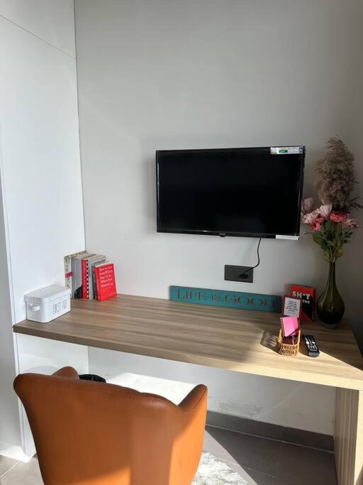 White Haven Luxurious Apartment with Riverfront view view 4