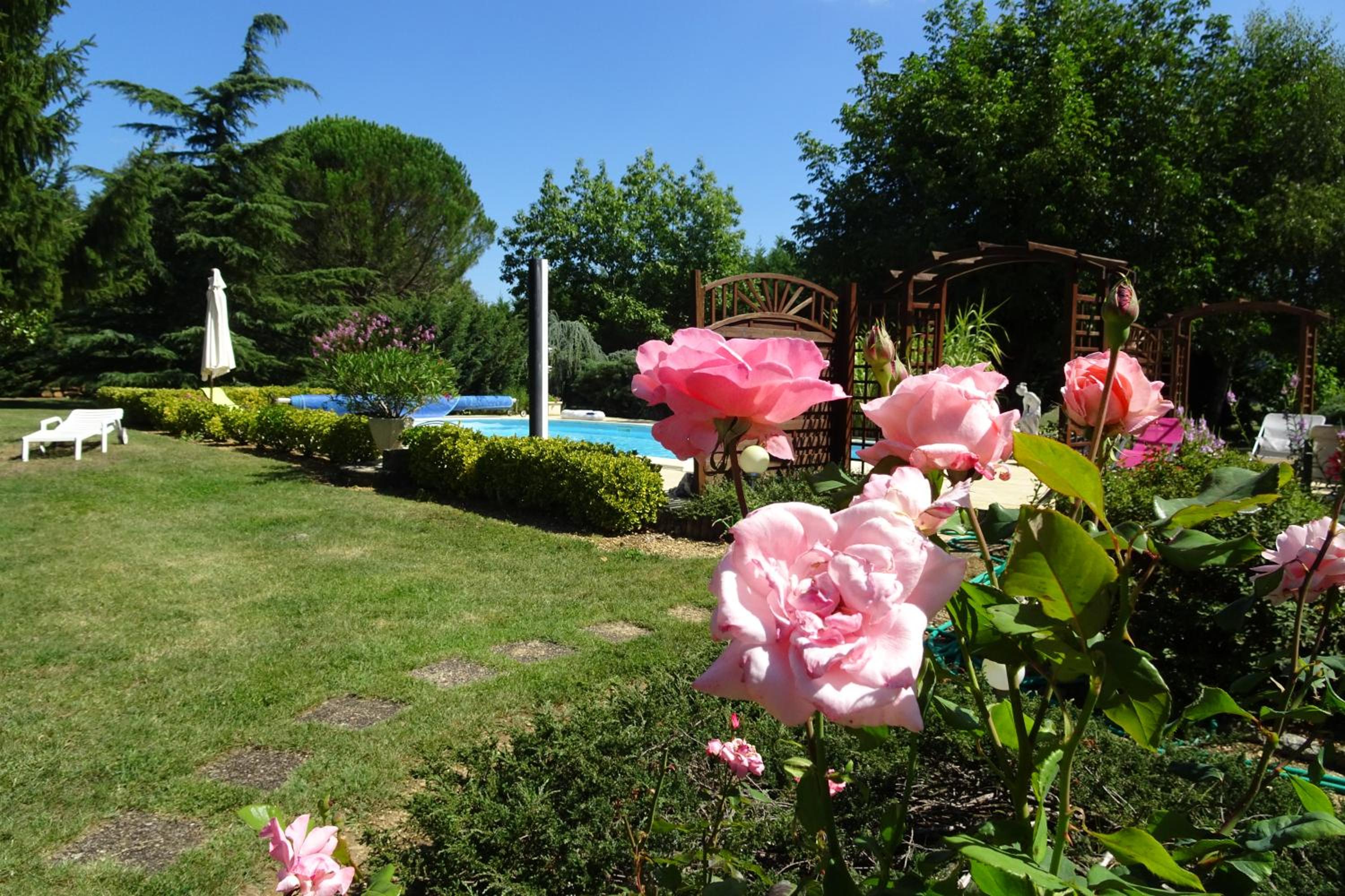 Suite privée dans spacieuse maison du Périgord, avec piscine