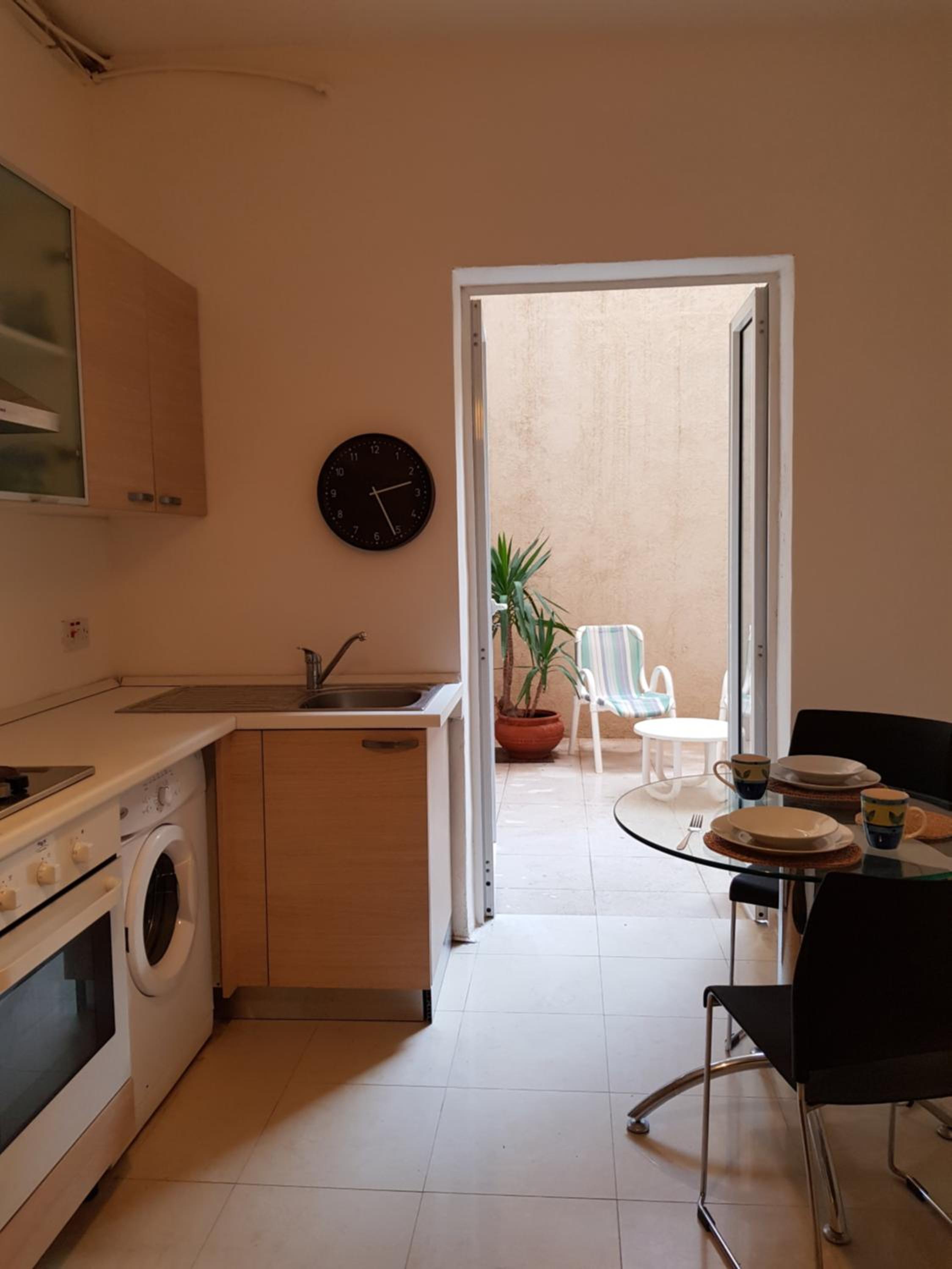 Gorgeous Central Apartment photo 4