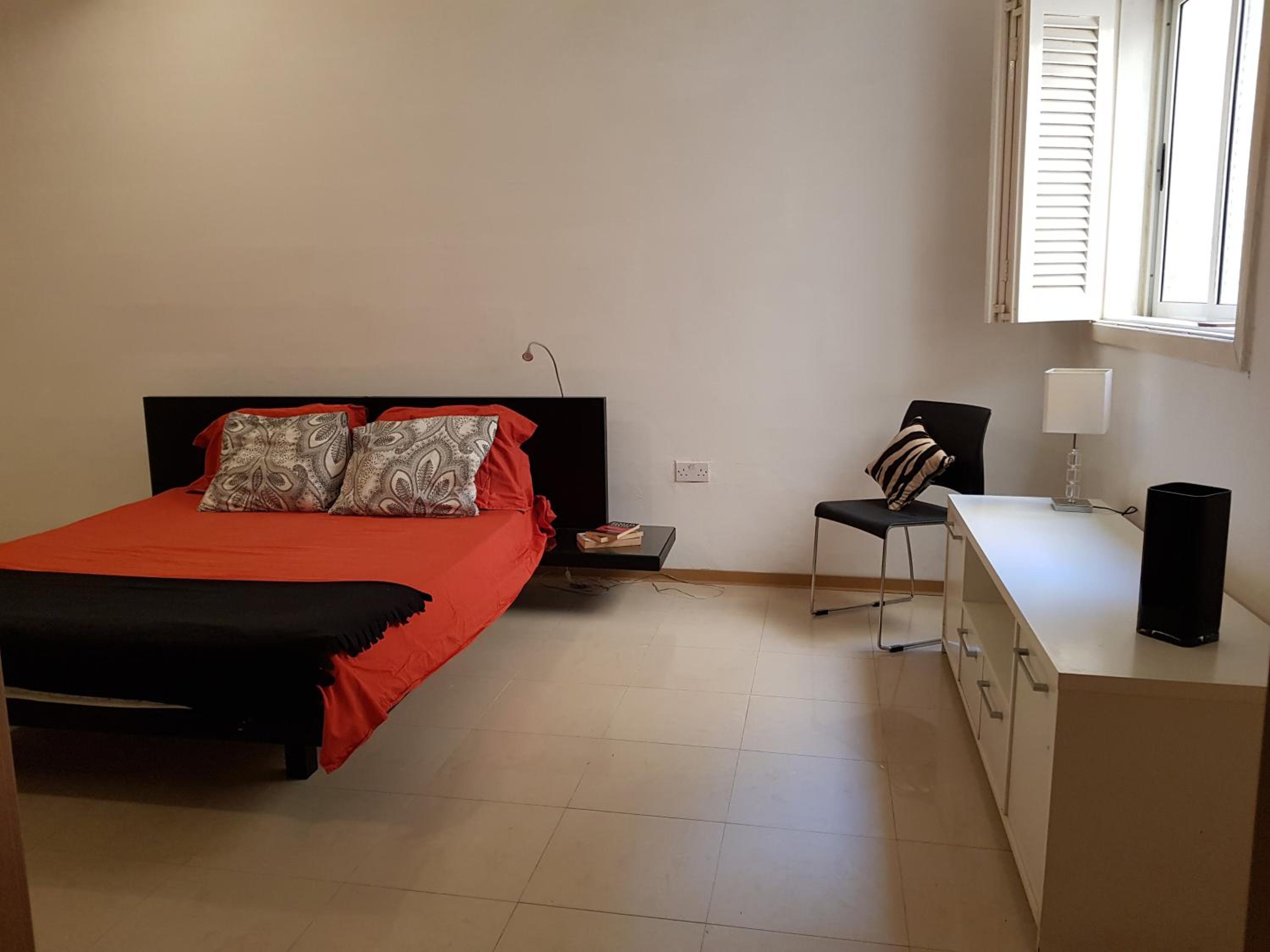 Gorgeous Central Apartment photo 3