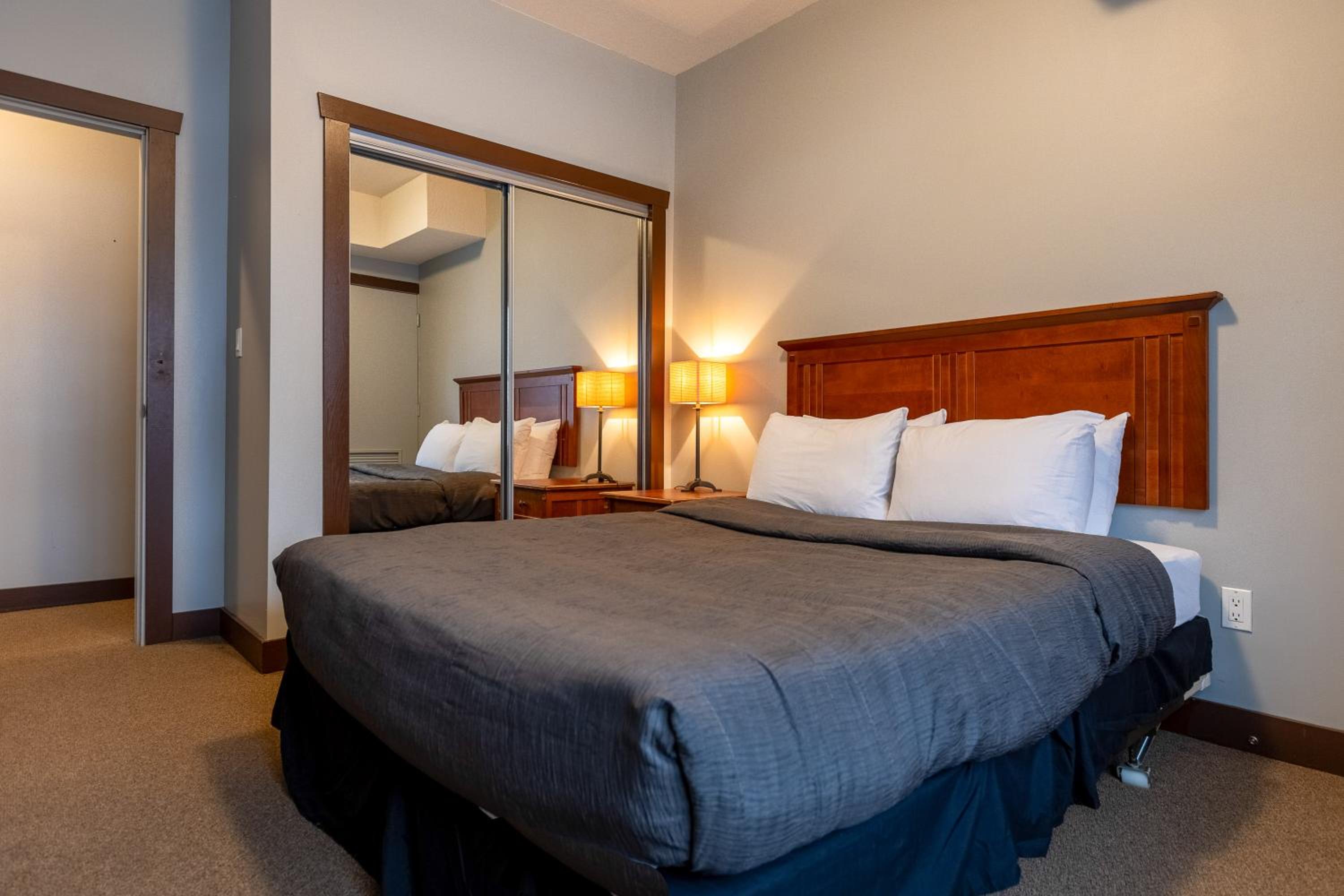 Silver Rock Condominiums by Fernie Central Reservations
