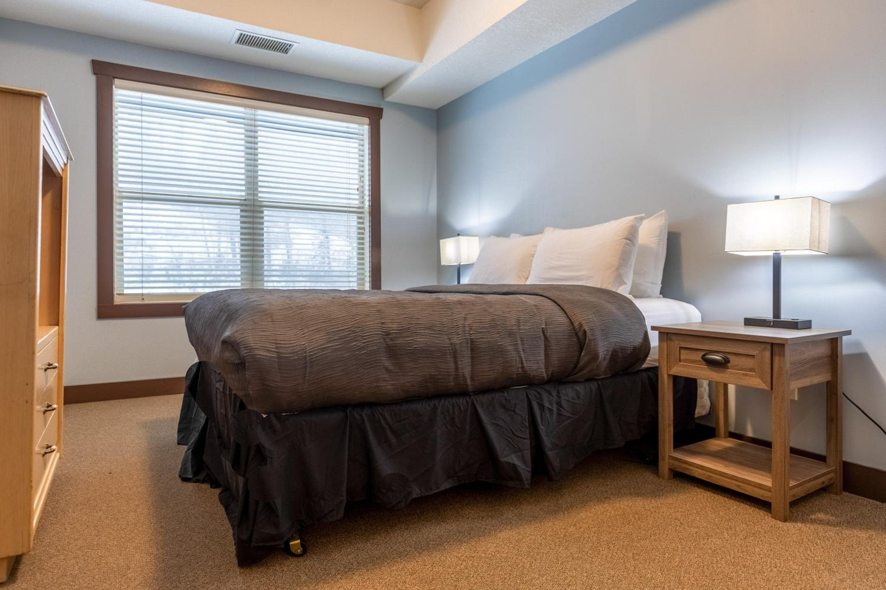 Silver Rock Condominiums by Fernie Central Reservations