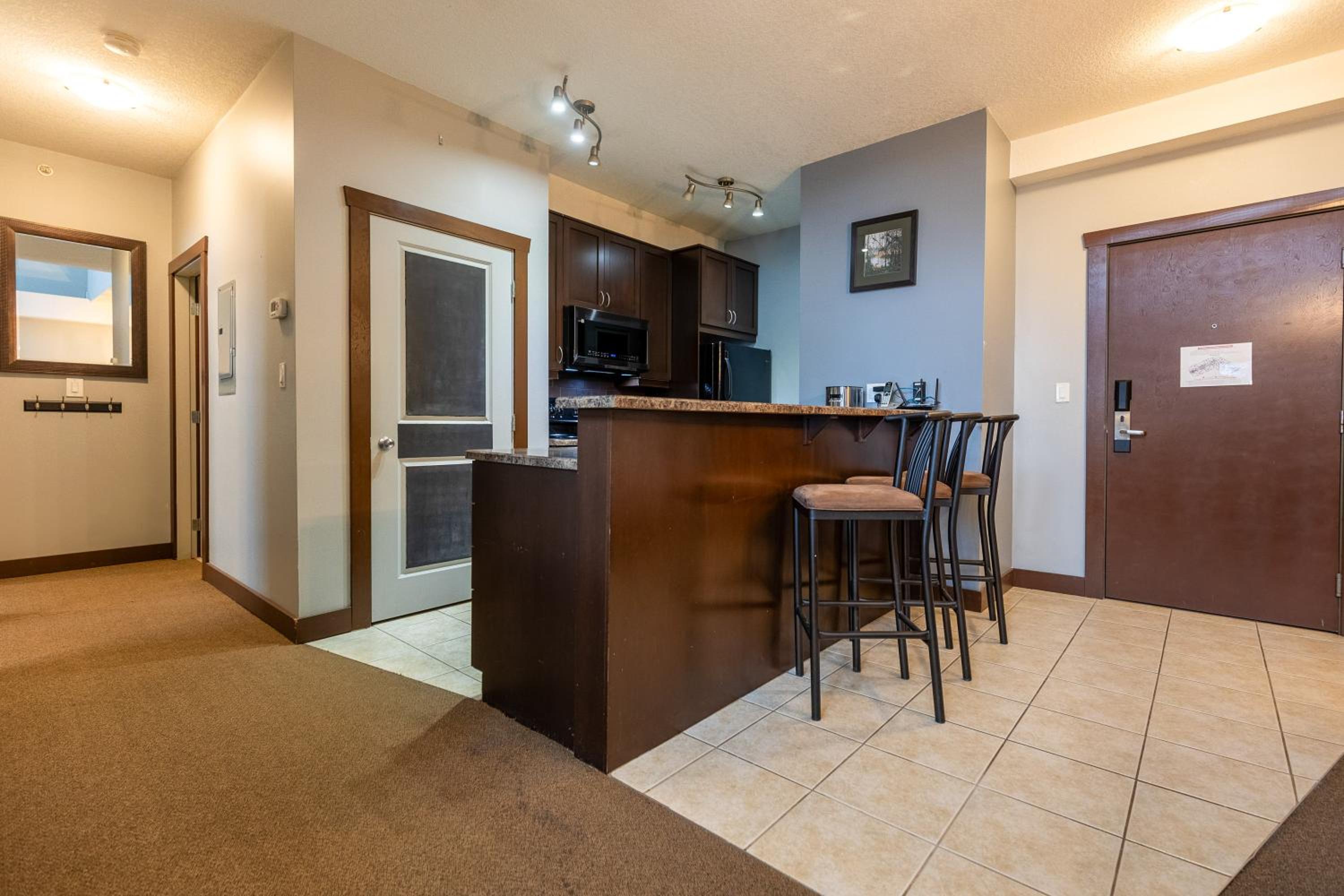 Silver Rock Condominiums by Fernie Central Reservations