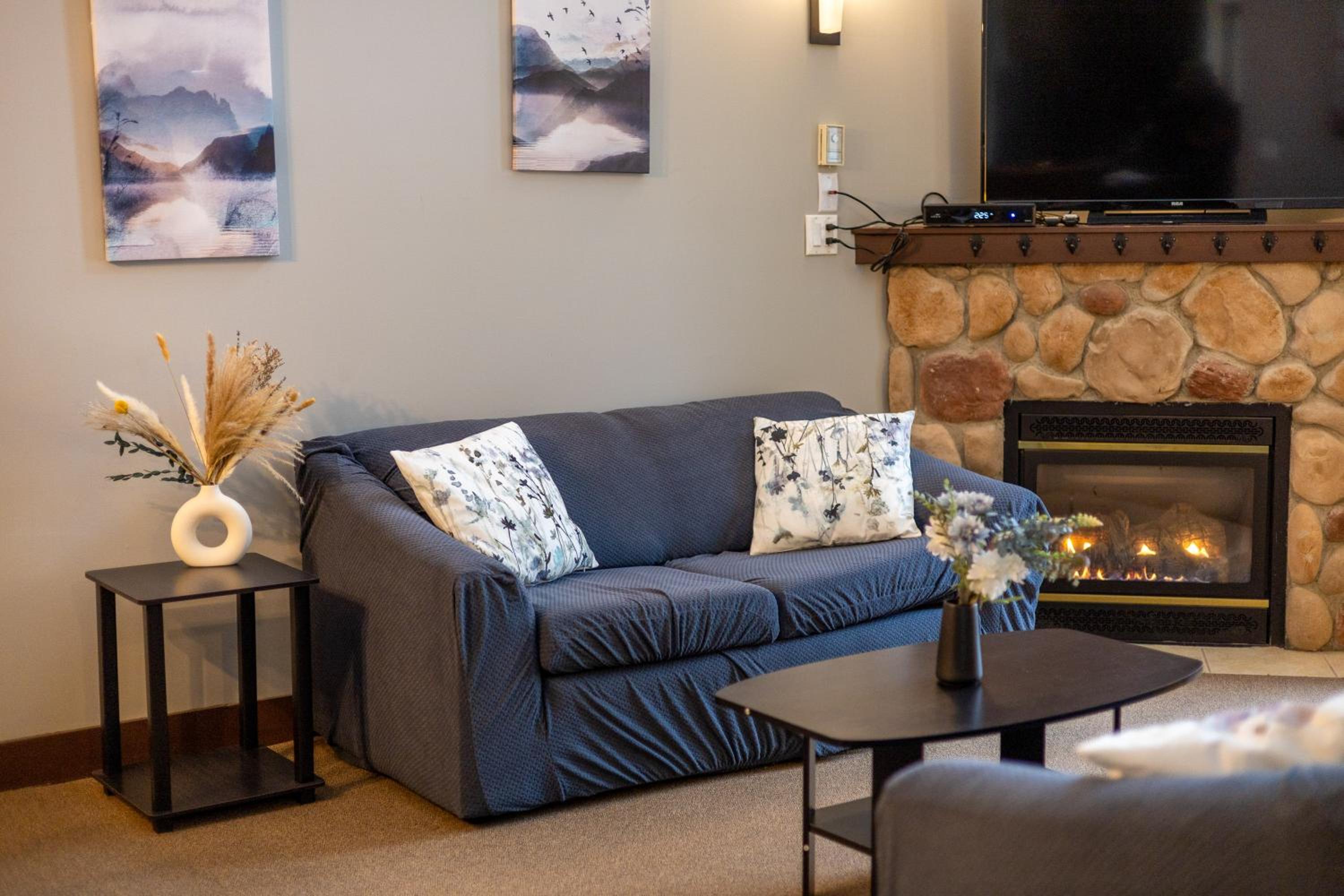 Silver Rock Condominiums by Fernie Central Reservations