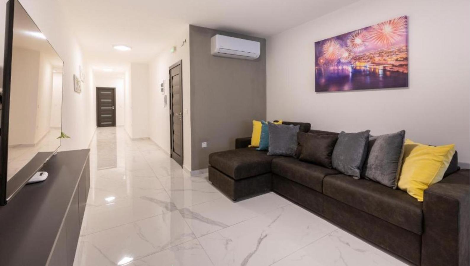 Spacious Family Stay in Malta 3BR by HostMT photo 3