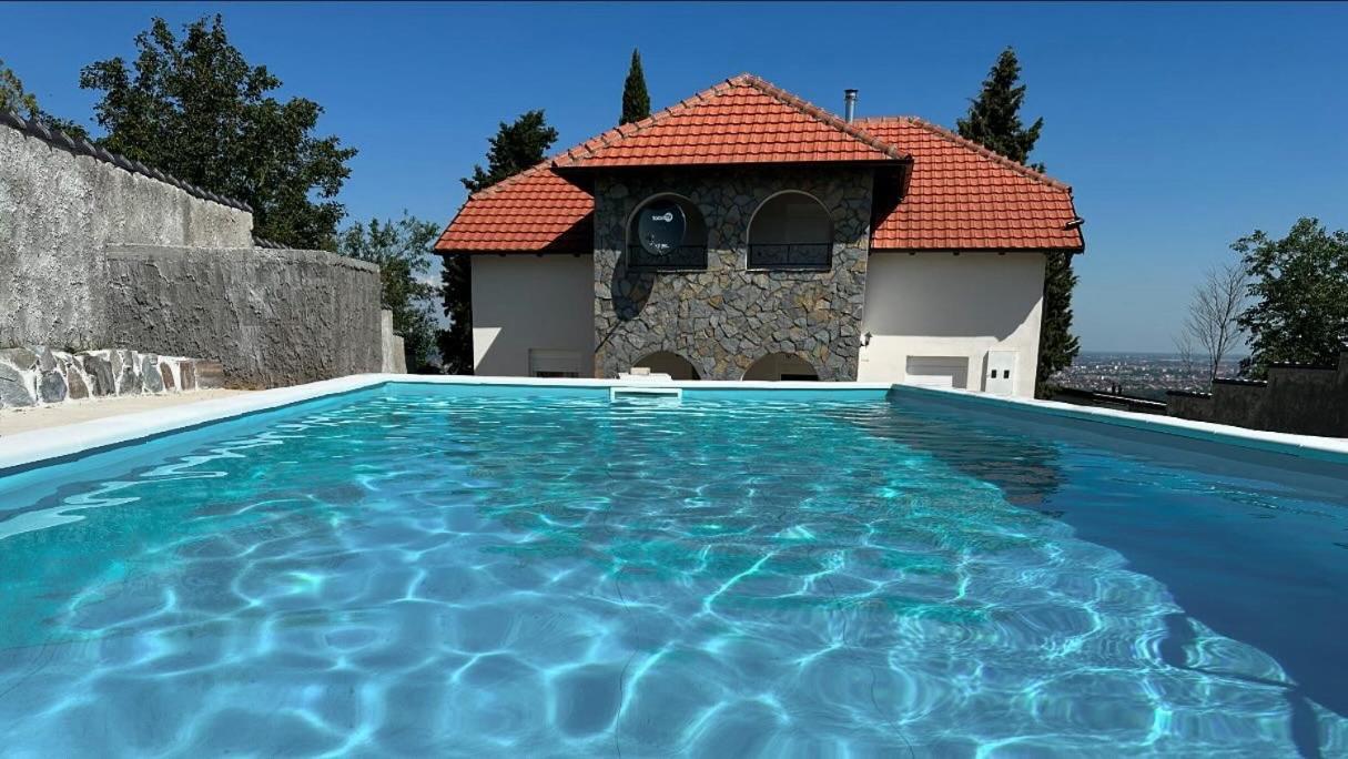 Vila ISKRA