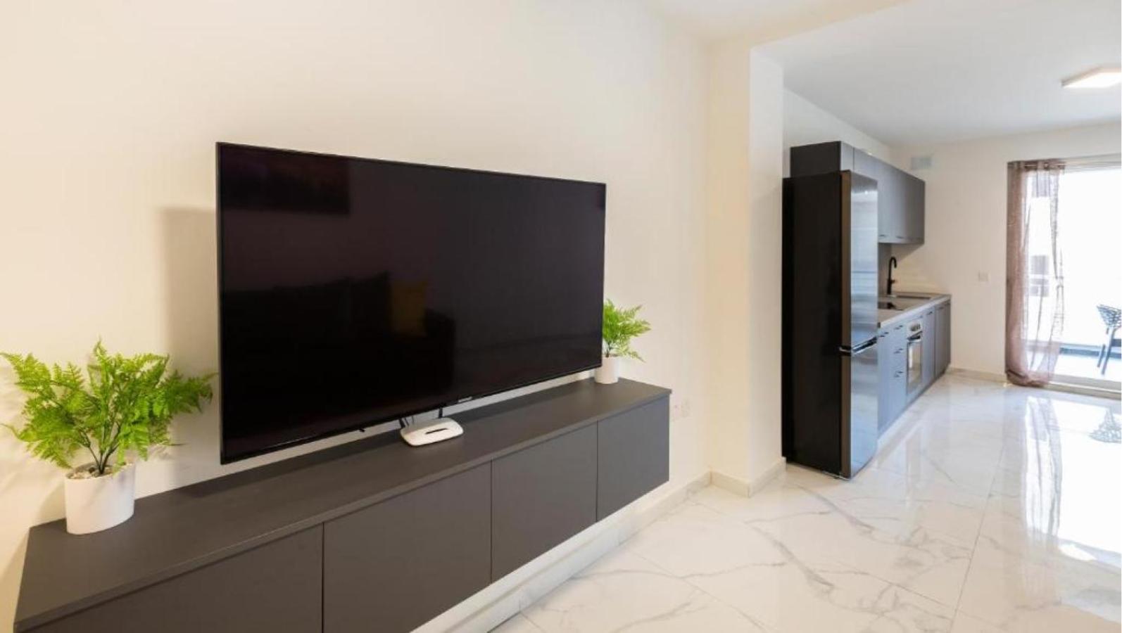 Spacious 2BR Apartment with Terrace - by HostMT photo 2